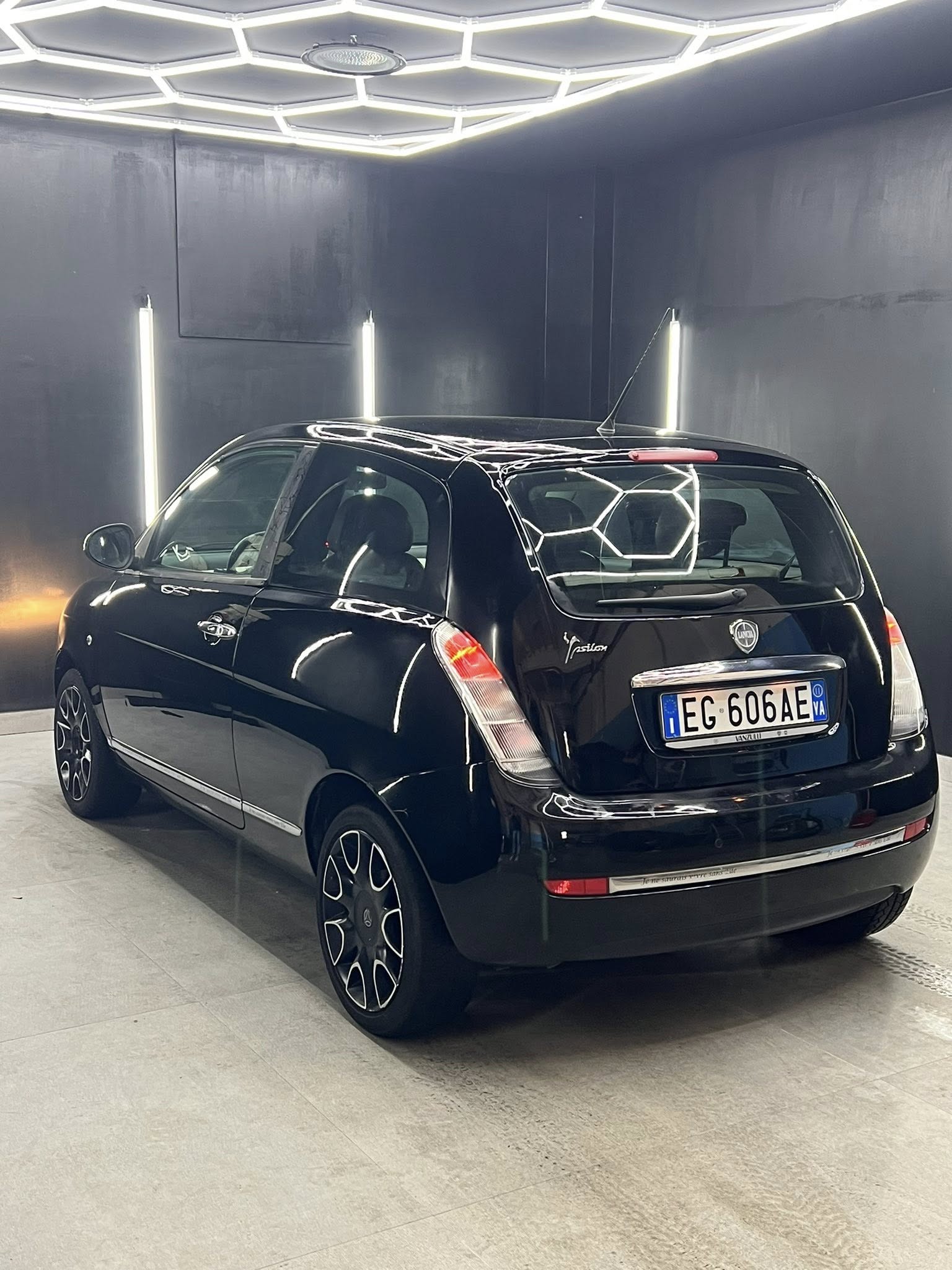 
LANCIAYPSILON 1.3 MJT 75 CV Elle2011 full									