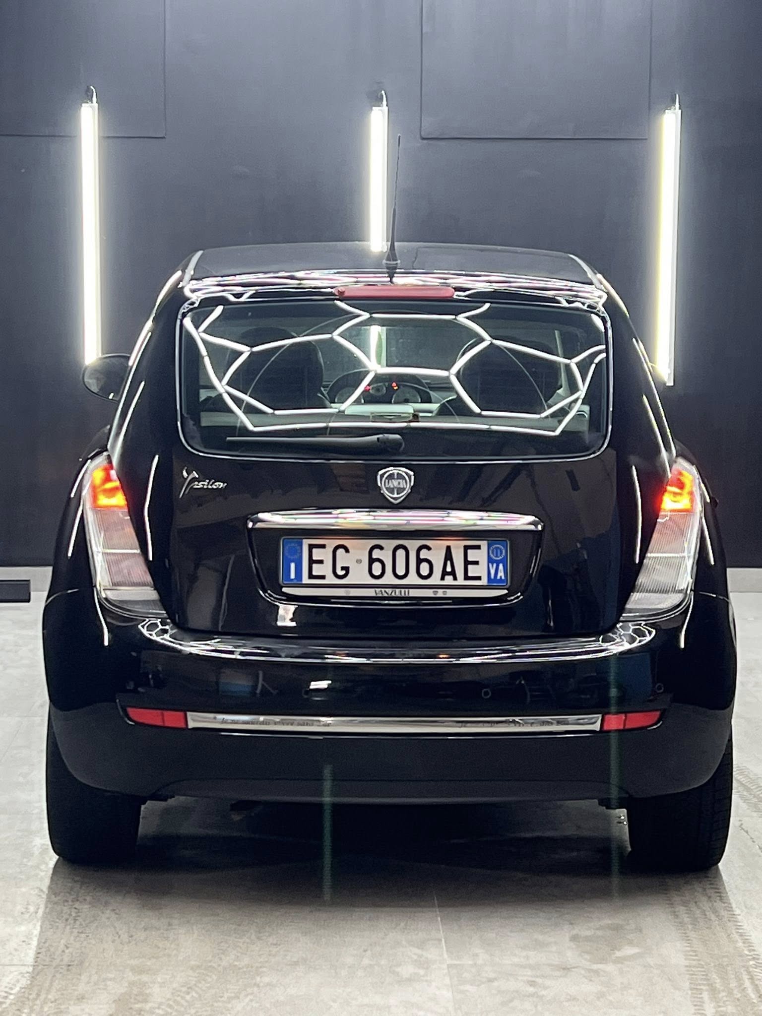 
LANCIAYPSILON 1.3 MJT 75 CV Elle2011 full									