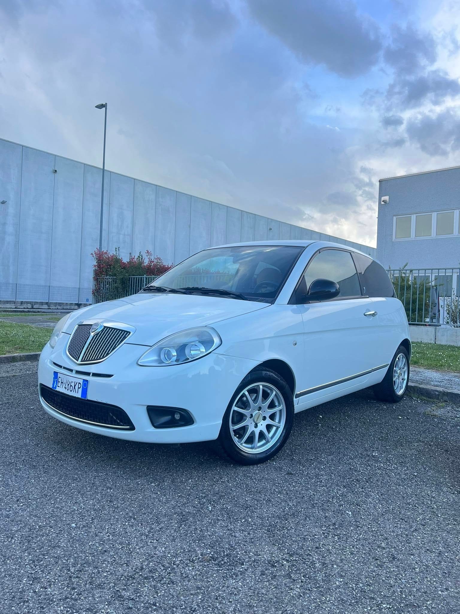 
LANCIA YPSILON 1.3 MJT 75 CV Elle full									