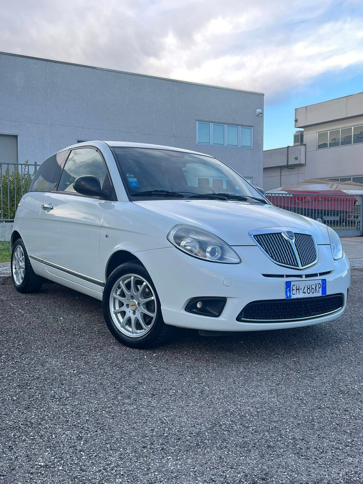 
LANCIA YPSILON 1.3 MJT 75 CV Elle full									