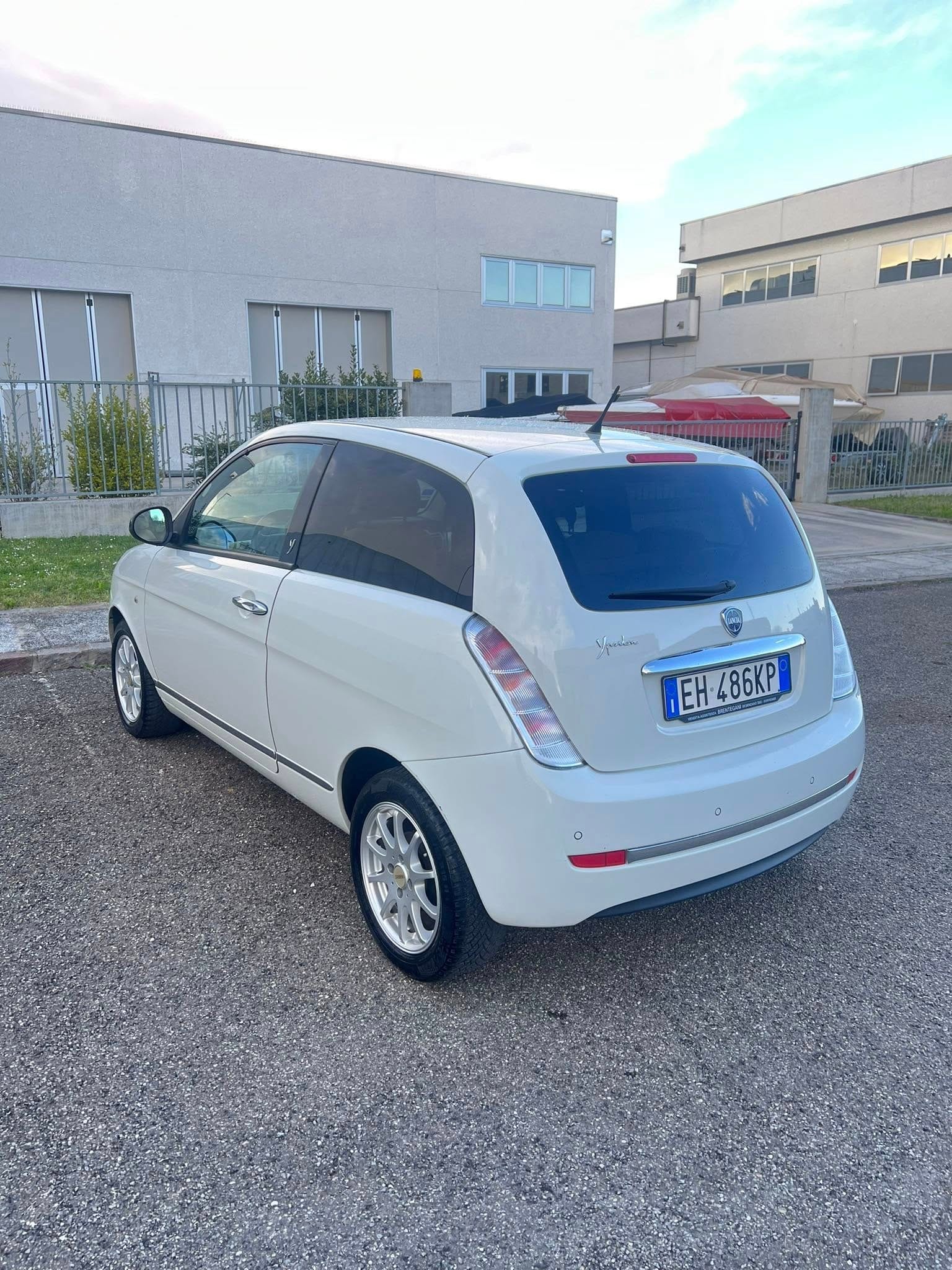 
LANCIA YPSILON 1.3 MJT 75 CV Elle full									