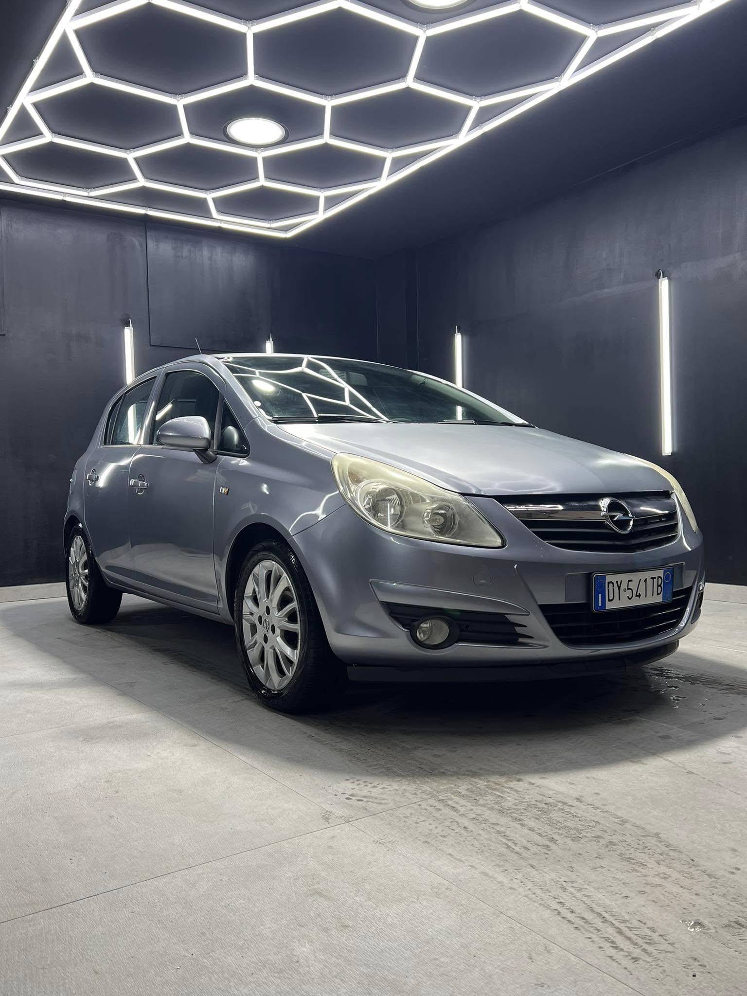 
OPELCORSA 1.2 80CV 5P GPL-TECH Enjoy2009 full									