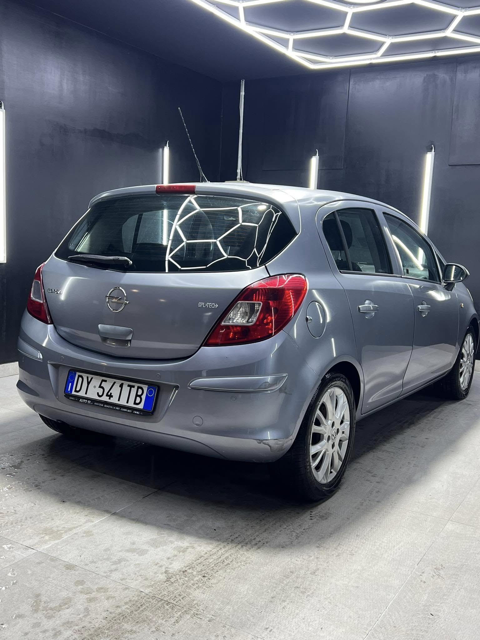 
OPELCORSA 1.2 80CV 5P GPL-TECH Enjoy2009 full									