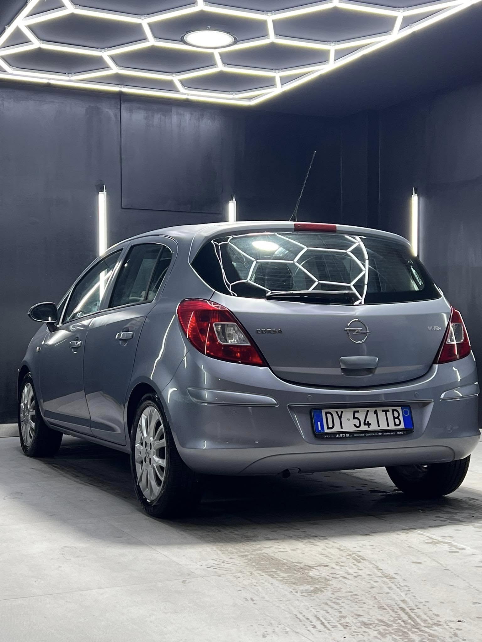 
OPELCORSA 1.2 80CV 5P GPL-TECH Enjoy2009 full									