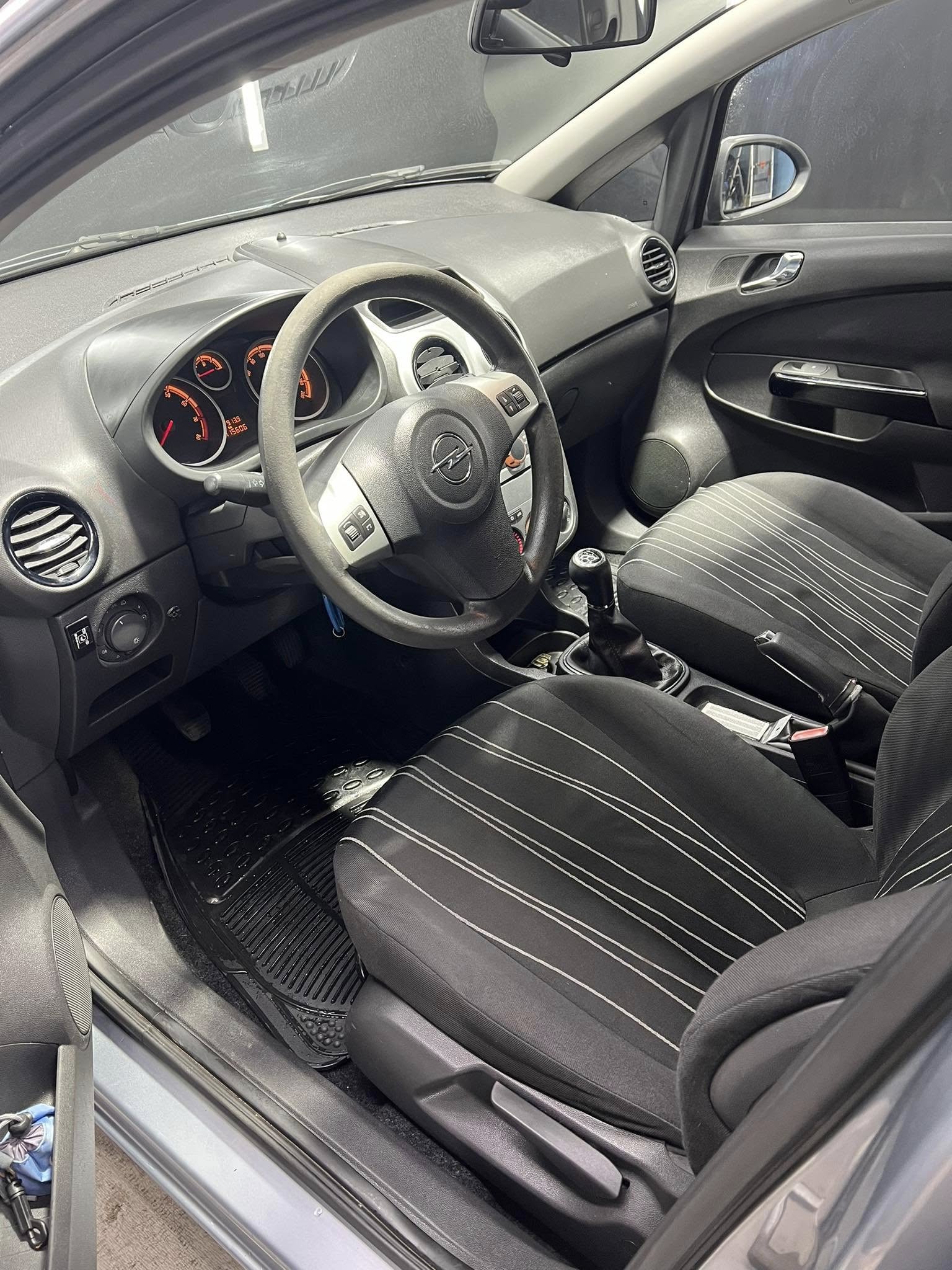 
OPELCORSA 1.2 80CV 5P GPL-TECH Enjoy2009 full									