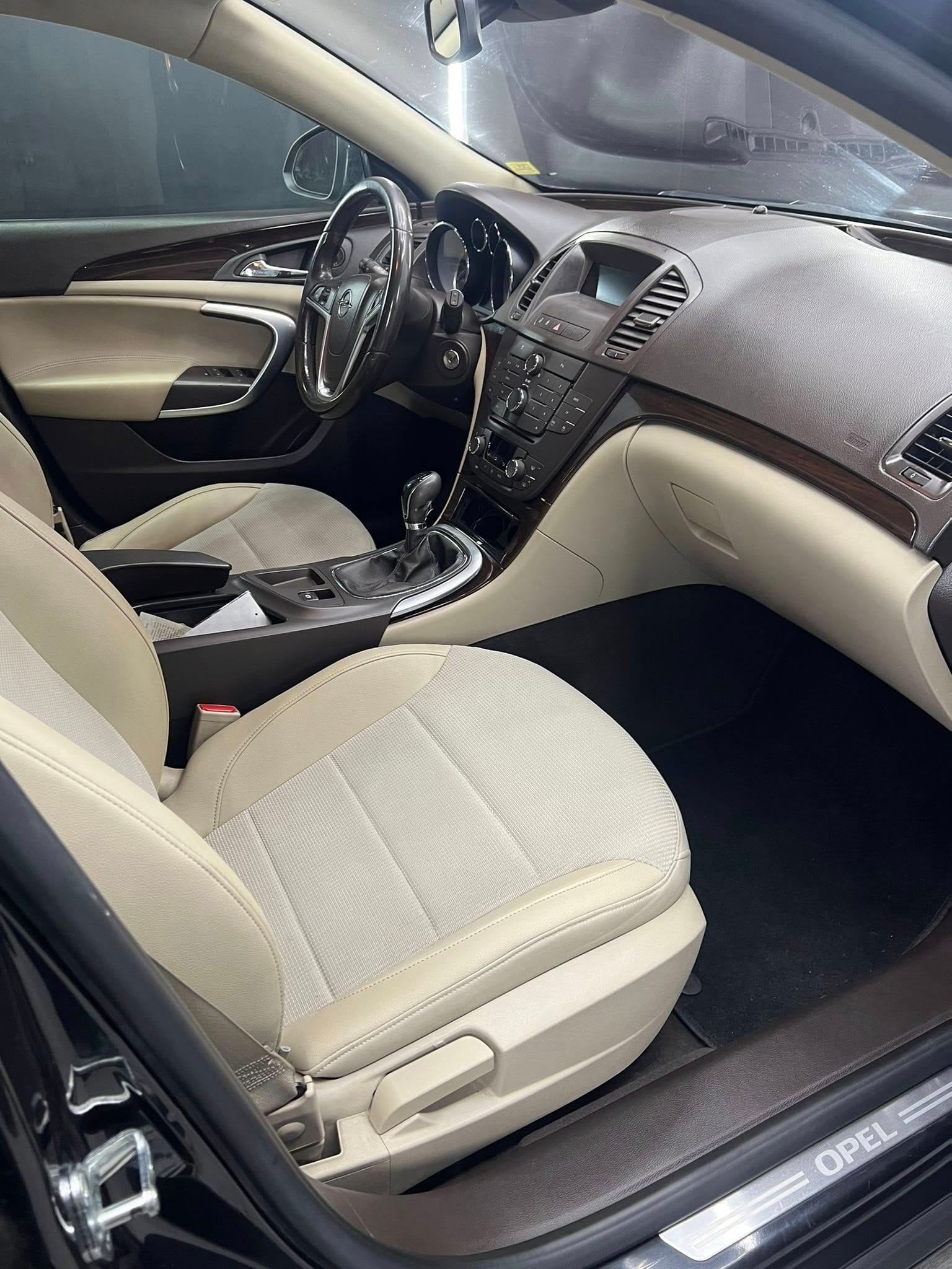 
OPEL INSIGNA 2.0 CDTI Sports Tourer Cosmo 2012 full									