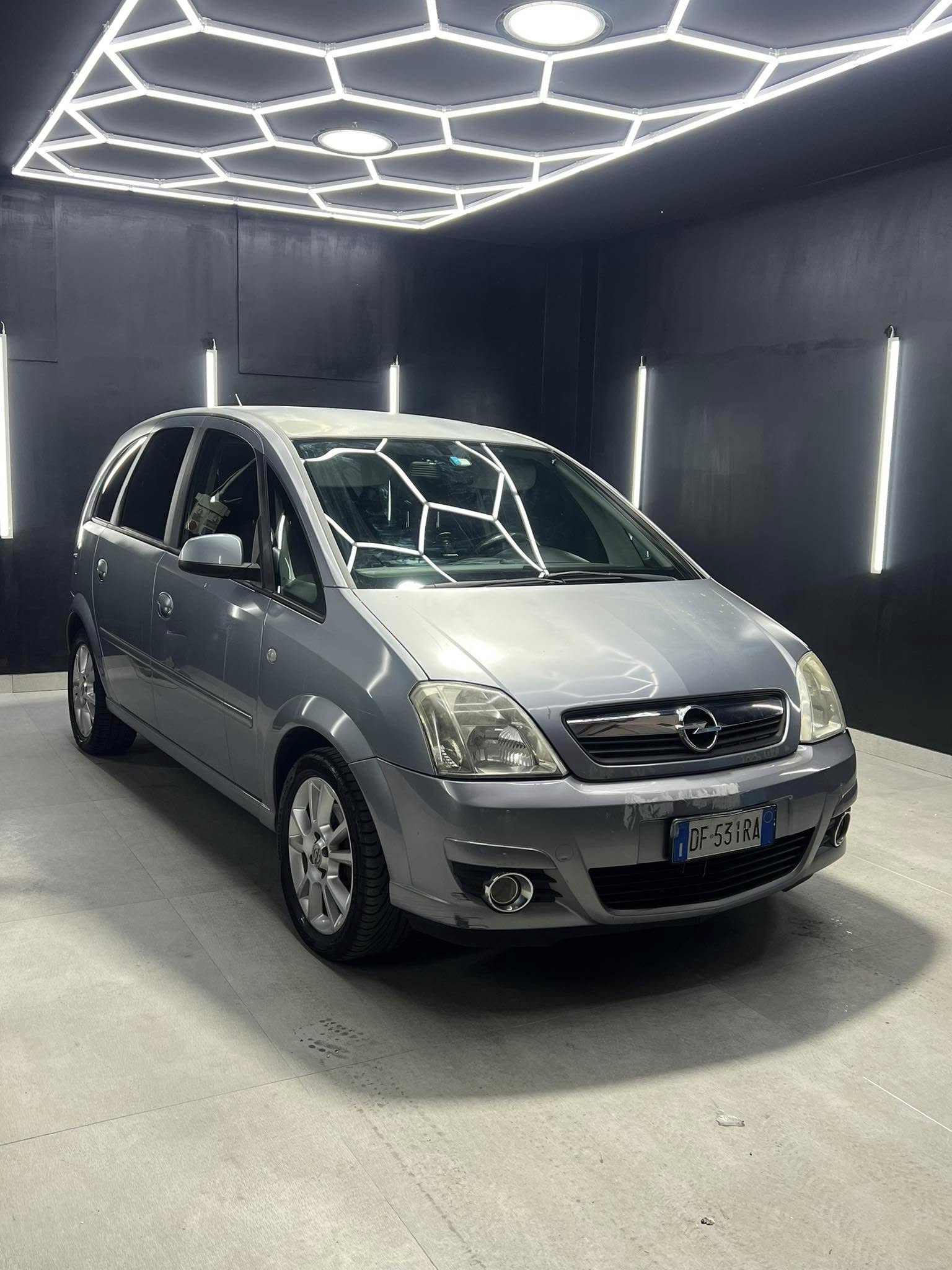 
OPELMERIVA 1.6 16V Cosmo GPL full									