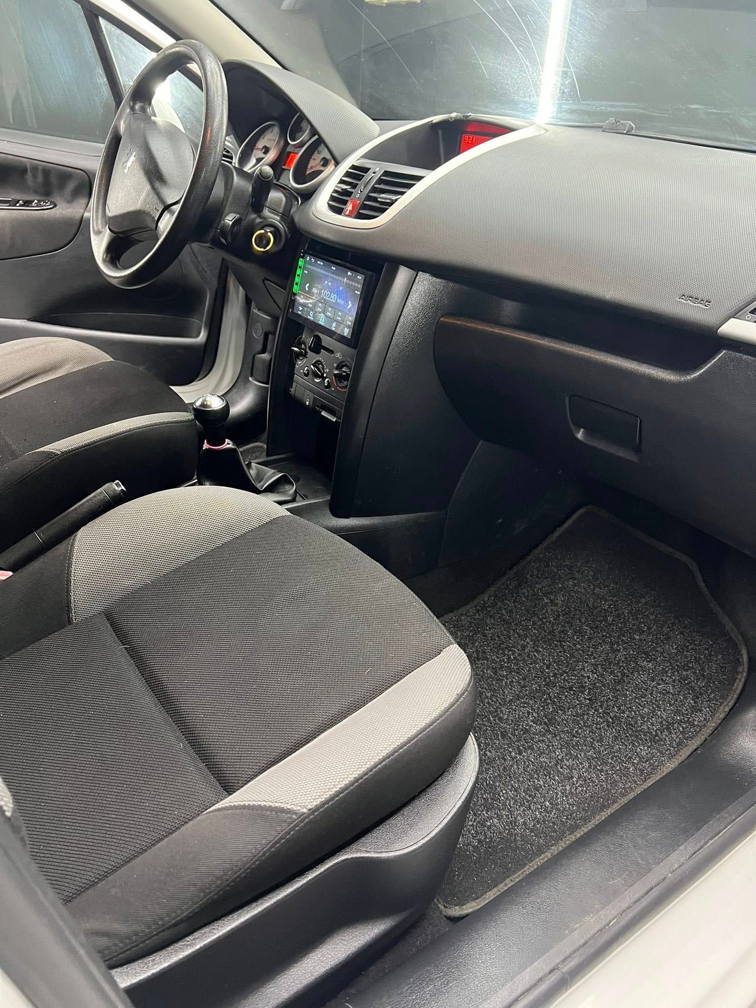 
PEUGEOT 207 1.4 8V 75CV 5P Energie Sport ECO full									