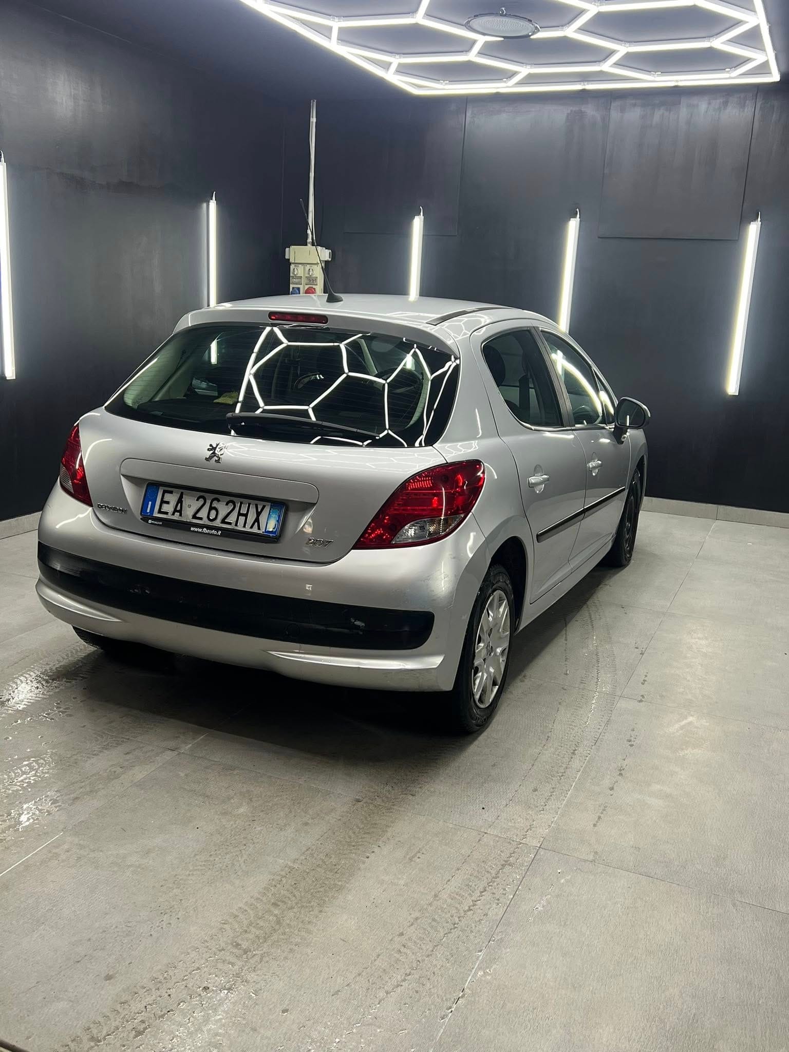 
PEUGEOT 207 1.4 8V 75CV 5P Energie Sport ECO GPL full									