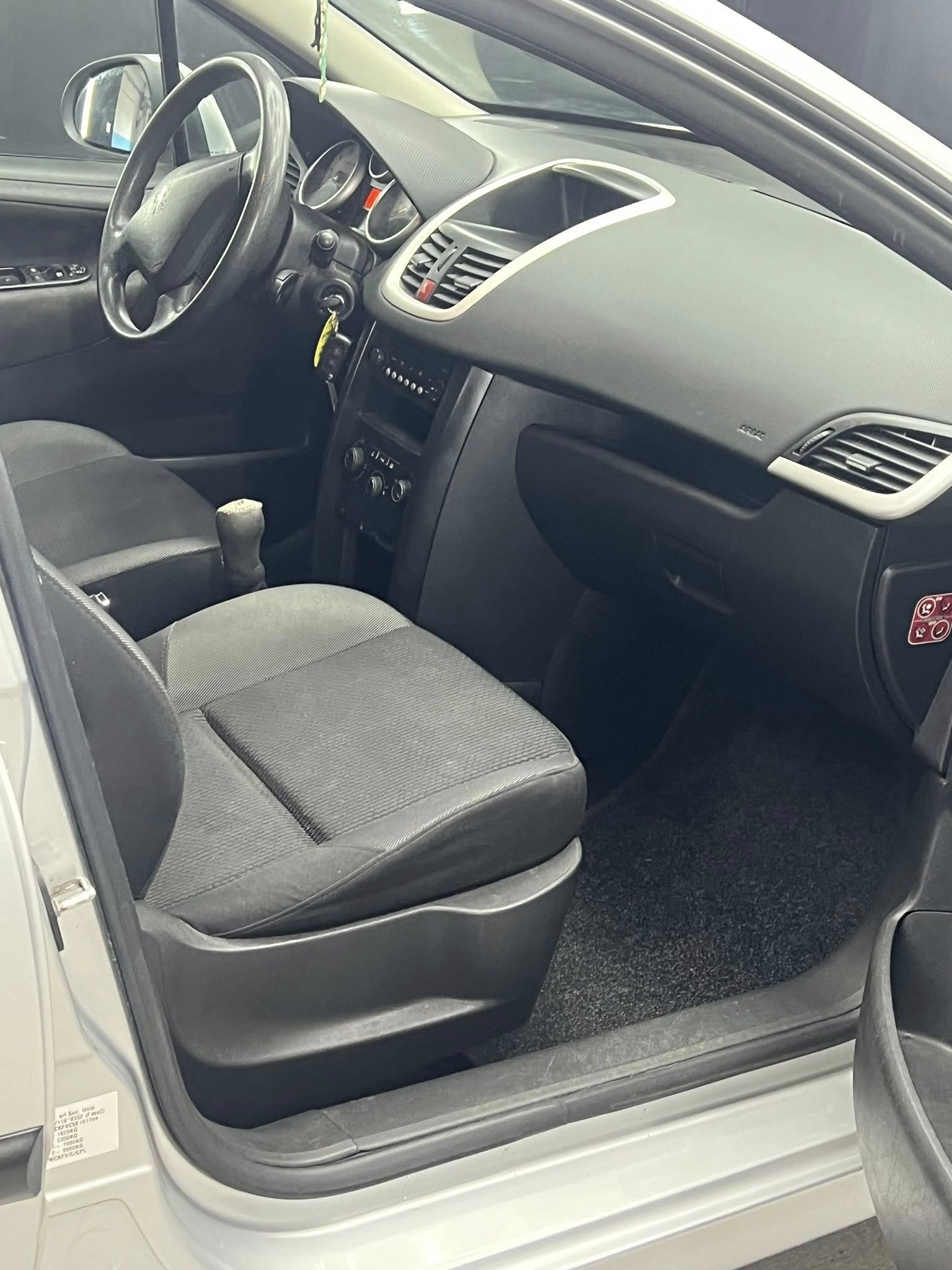 
PEUGEOT 207 1.4 8V 75CV 5P Energie Sport ECO GPL full									