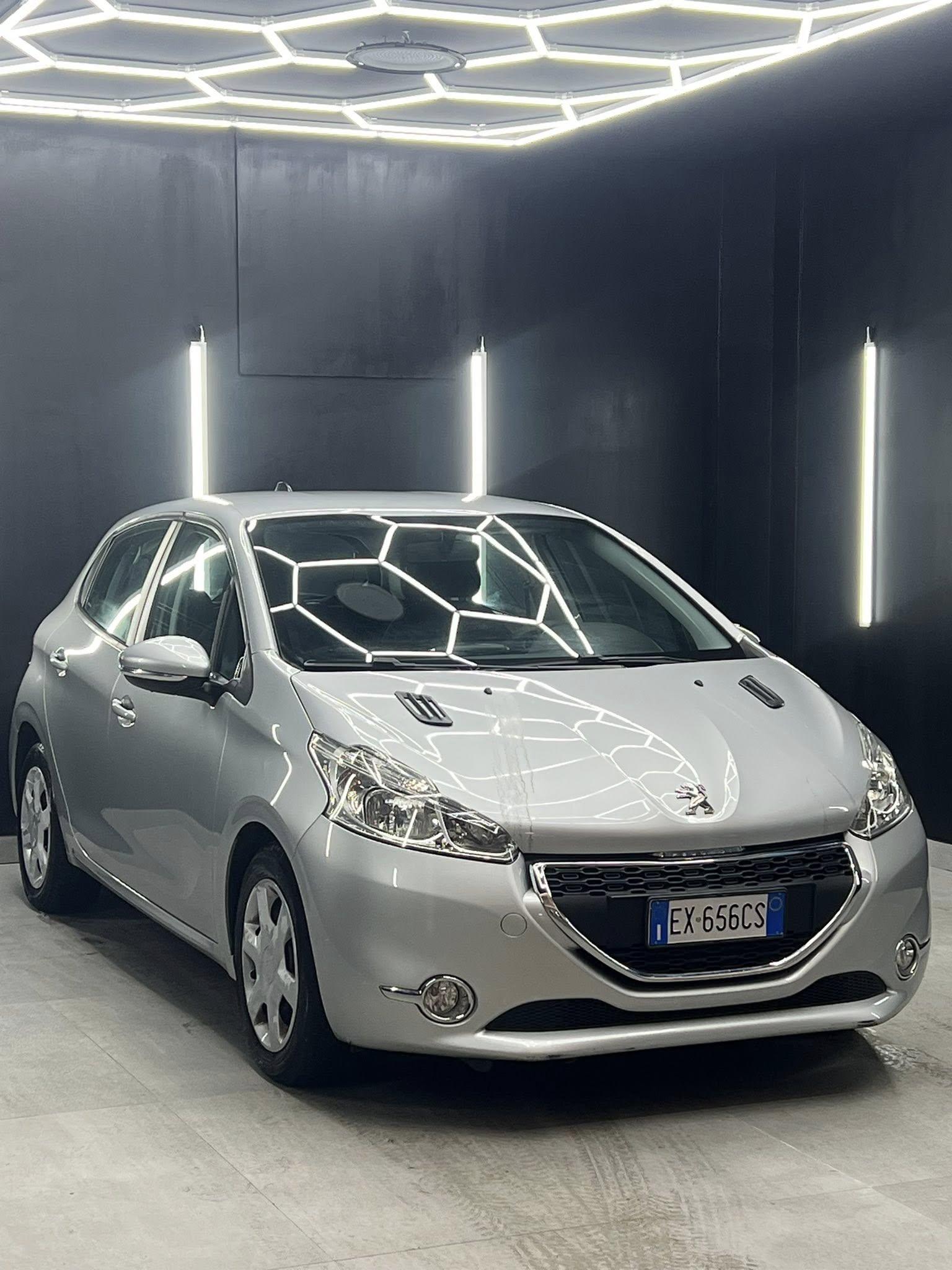 
PEUGEOT 208 1o serie 1.4 VTi 95 CV 5P GPL Allure 2014 full									