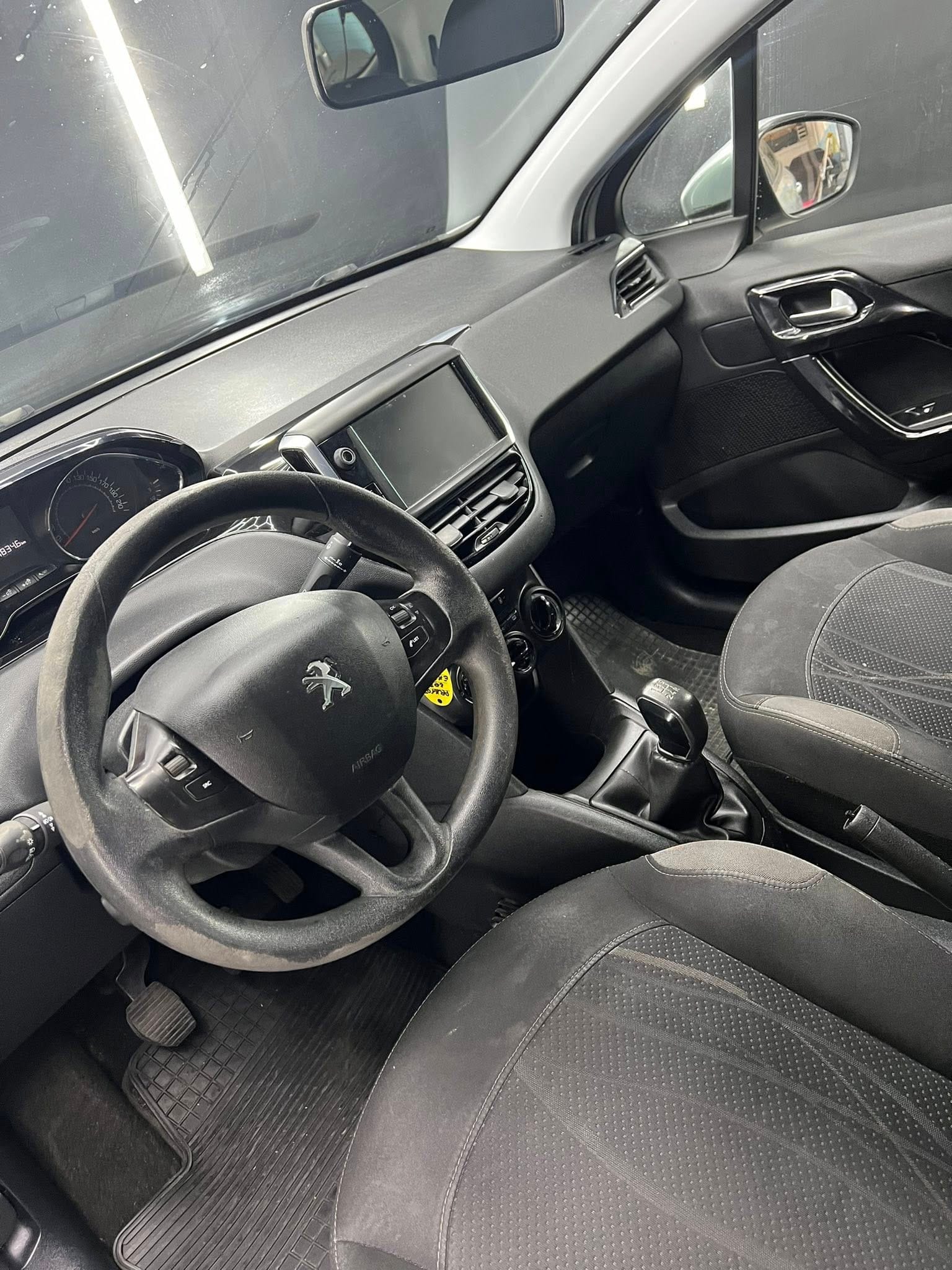
PEUGEOT 208 1o serie 1.4 VTi 95 CV 5P GPL Allure 2014 full									