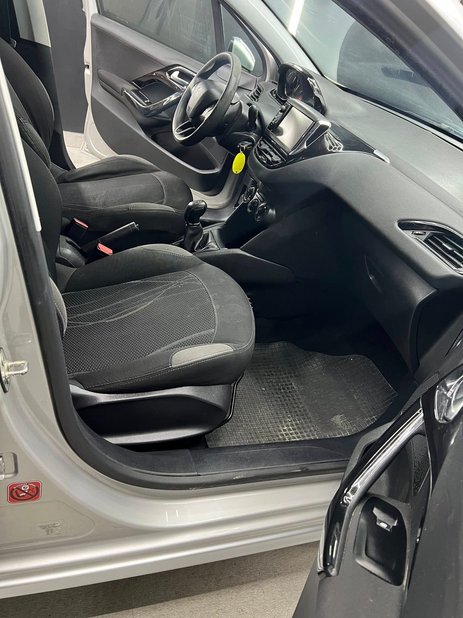 
PEUGEOT 208 1o serie 1.4 VTi 95 CV 5P GPL Allure 2014 full									