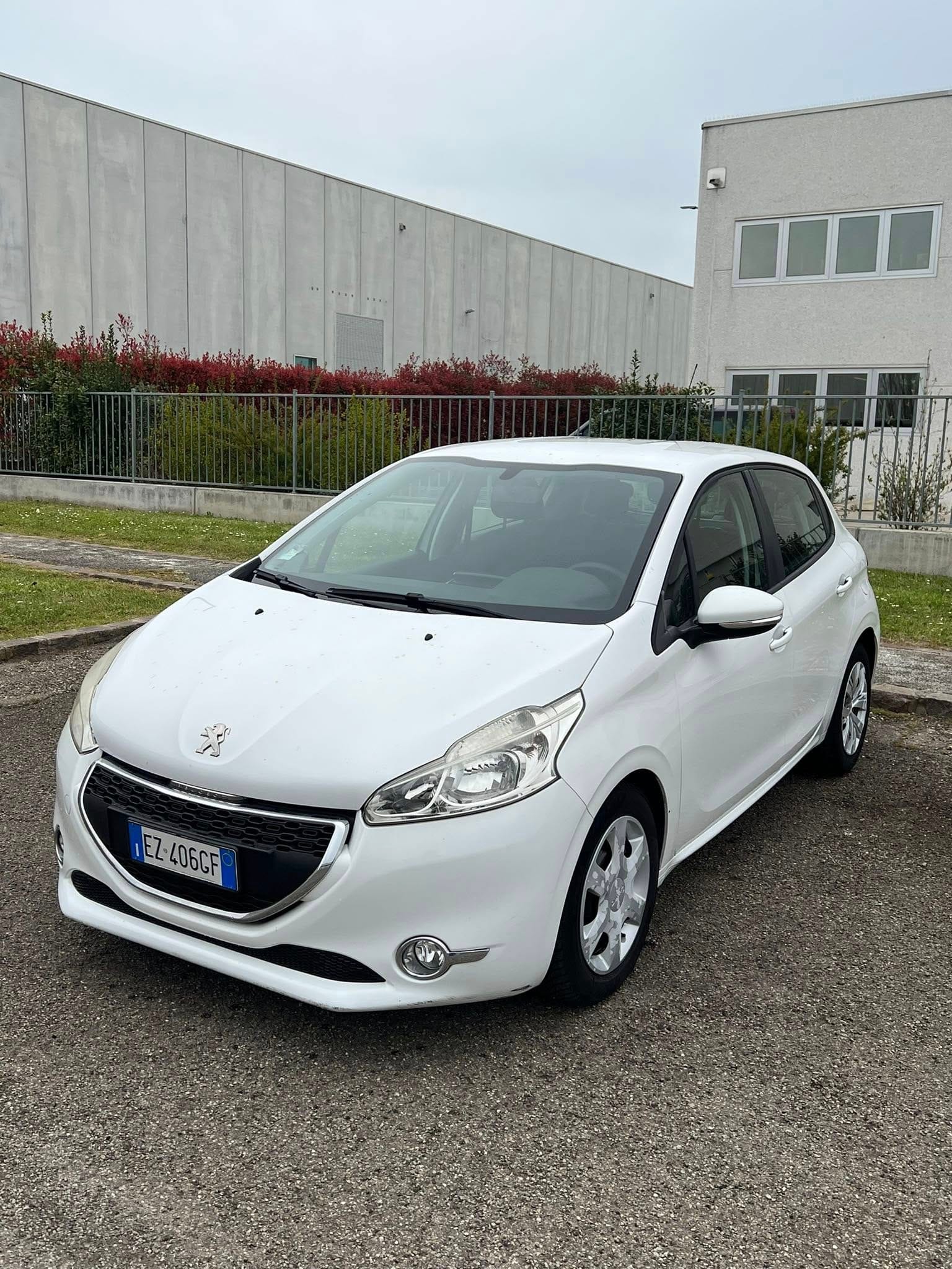 
PEUGEOT 208 1o serie 1.4 VTi 95 CV 5P Allure full									