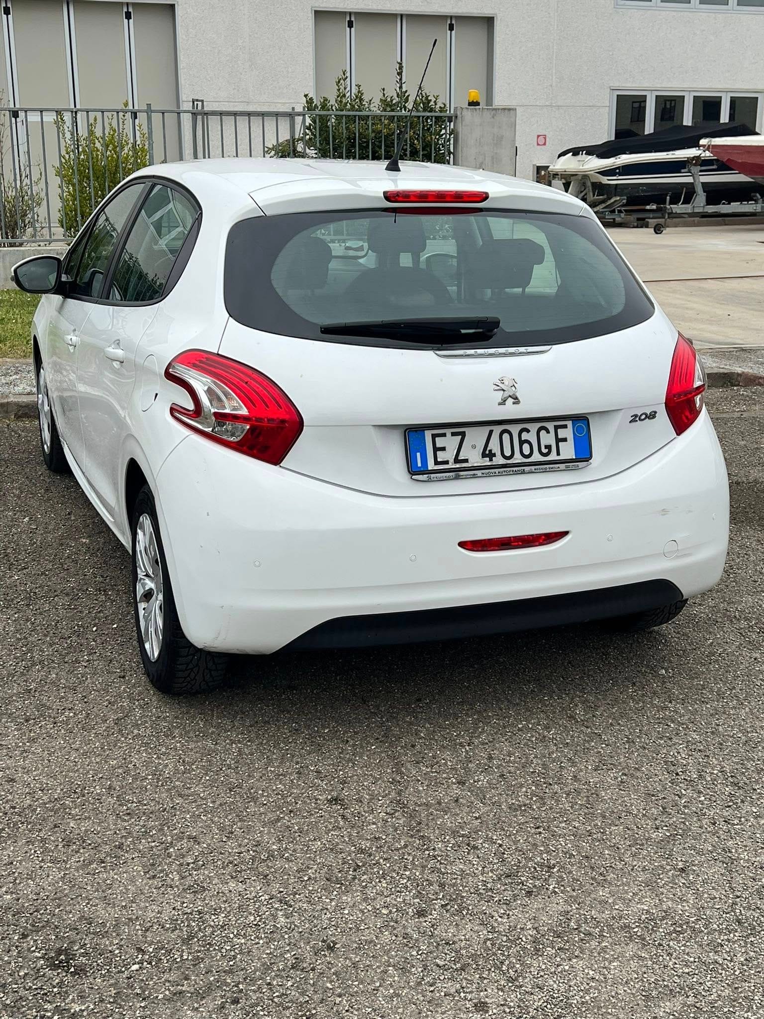 
PEUGEOT 208 1o serie 1.4 VTi 95 CV 5P Allure full									