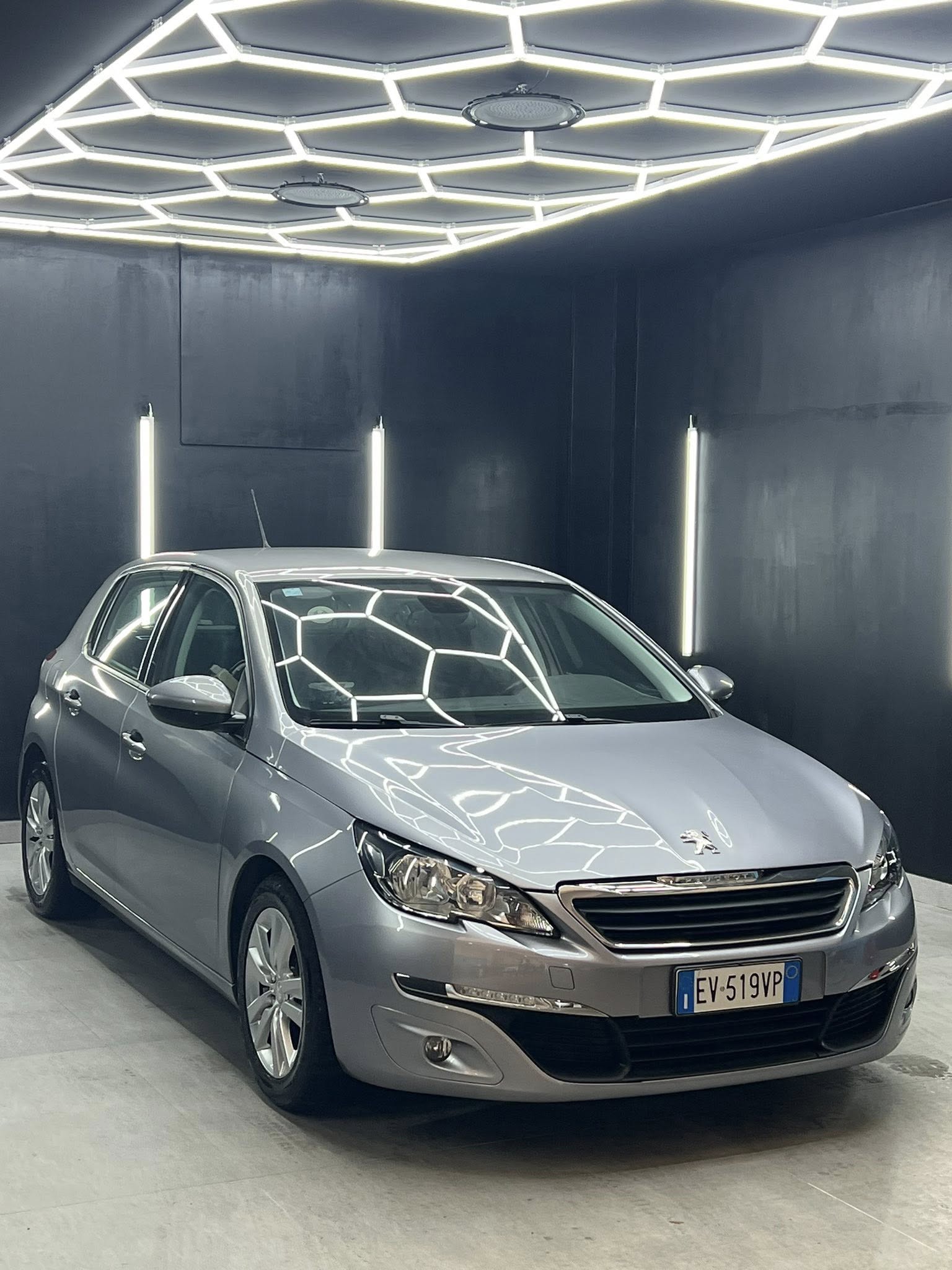 
PEUGEOT 308 1.6 HDi 92 CV Business 2014 full									
