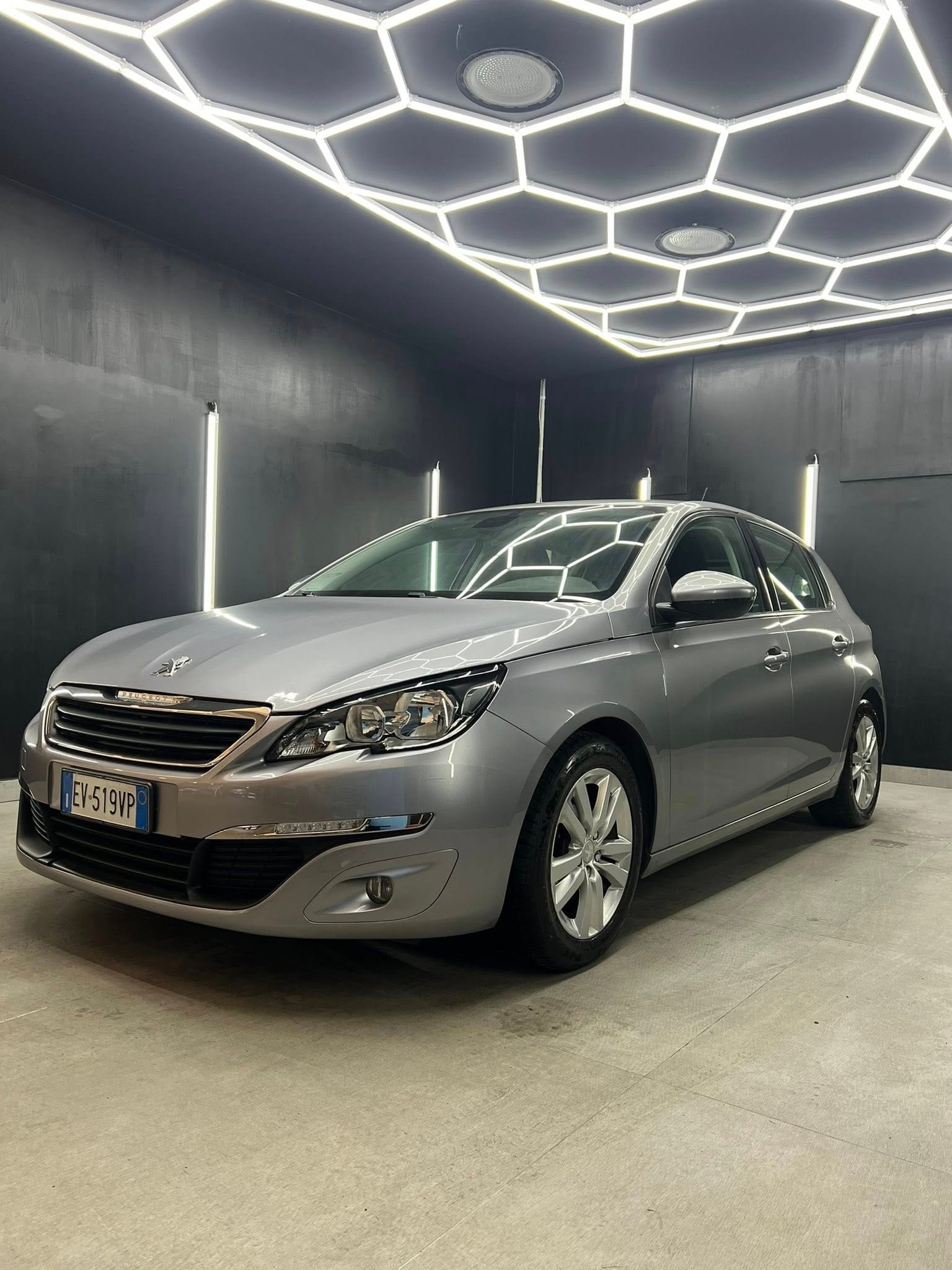 
PEUGEOT 308 1.6 HDi 92 CV Business 2014 full									