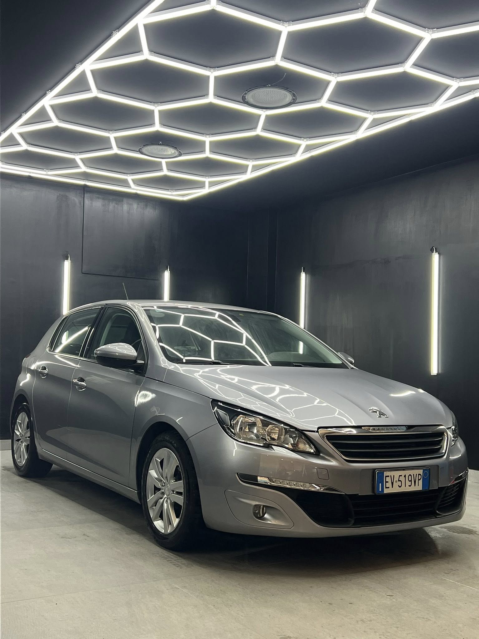 
PEUGEOT 308 1.6 HDi 92 CV Business 2014 full									