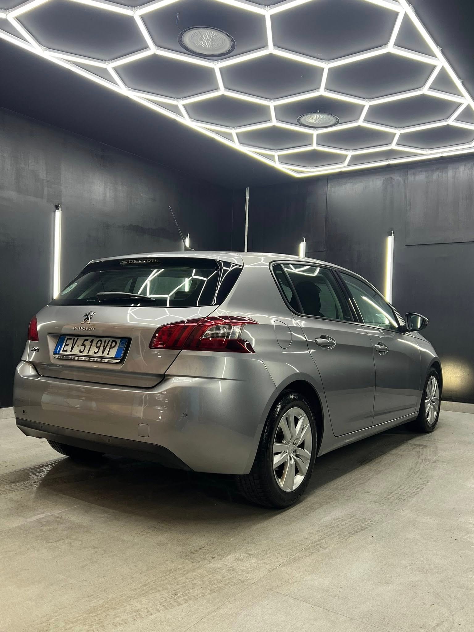 
PEUGEOT 308 1.6 HDi 92 CV Business 2014 full									
