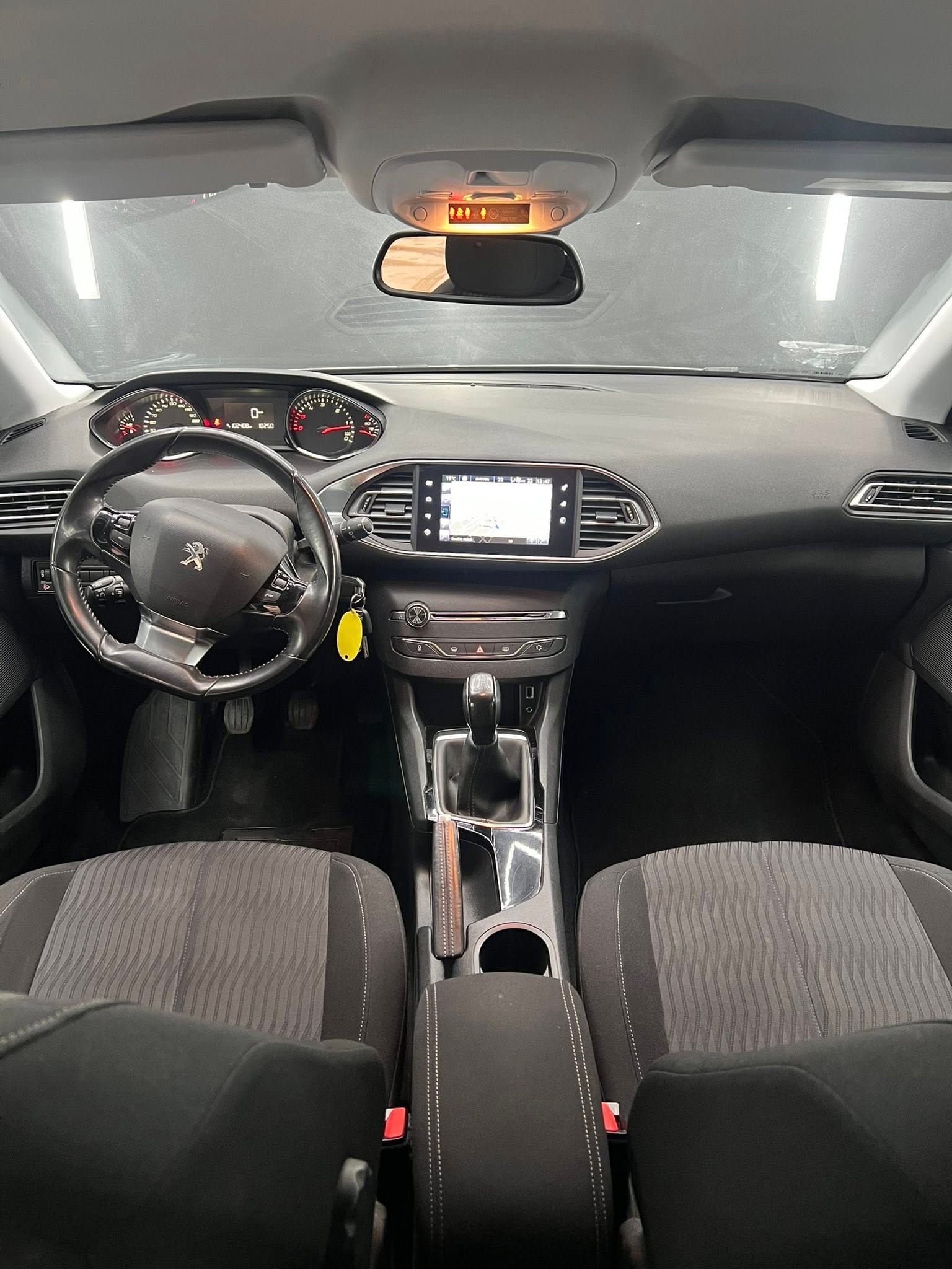 
PEUGEOT 308 1.6 HDi 92 CV Business 2014 full									