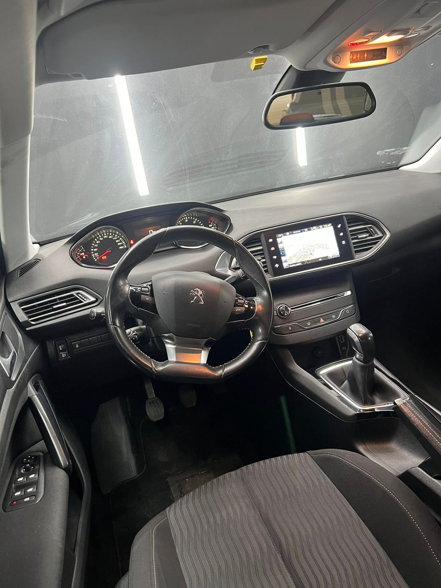 
PEUGEOT 308 1.6 HDi 92 CV Business 2014 full									
