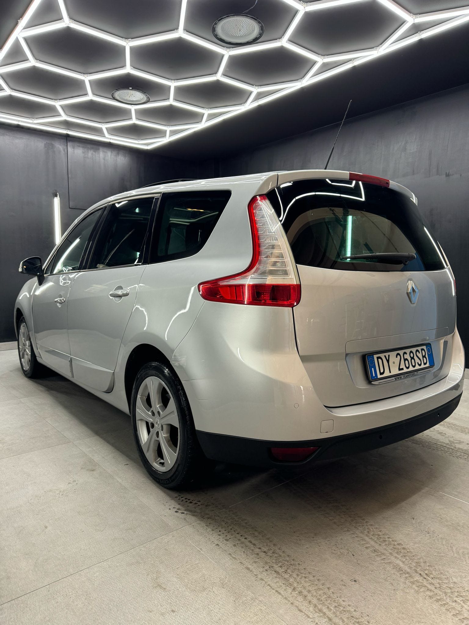 
RENAULT SCENIC 1.9 dCi 130CV Luxe 2009 full									