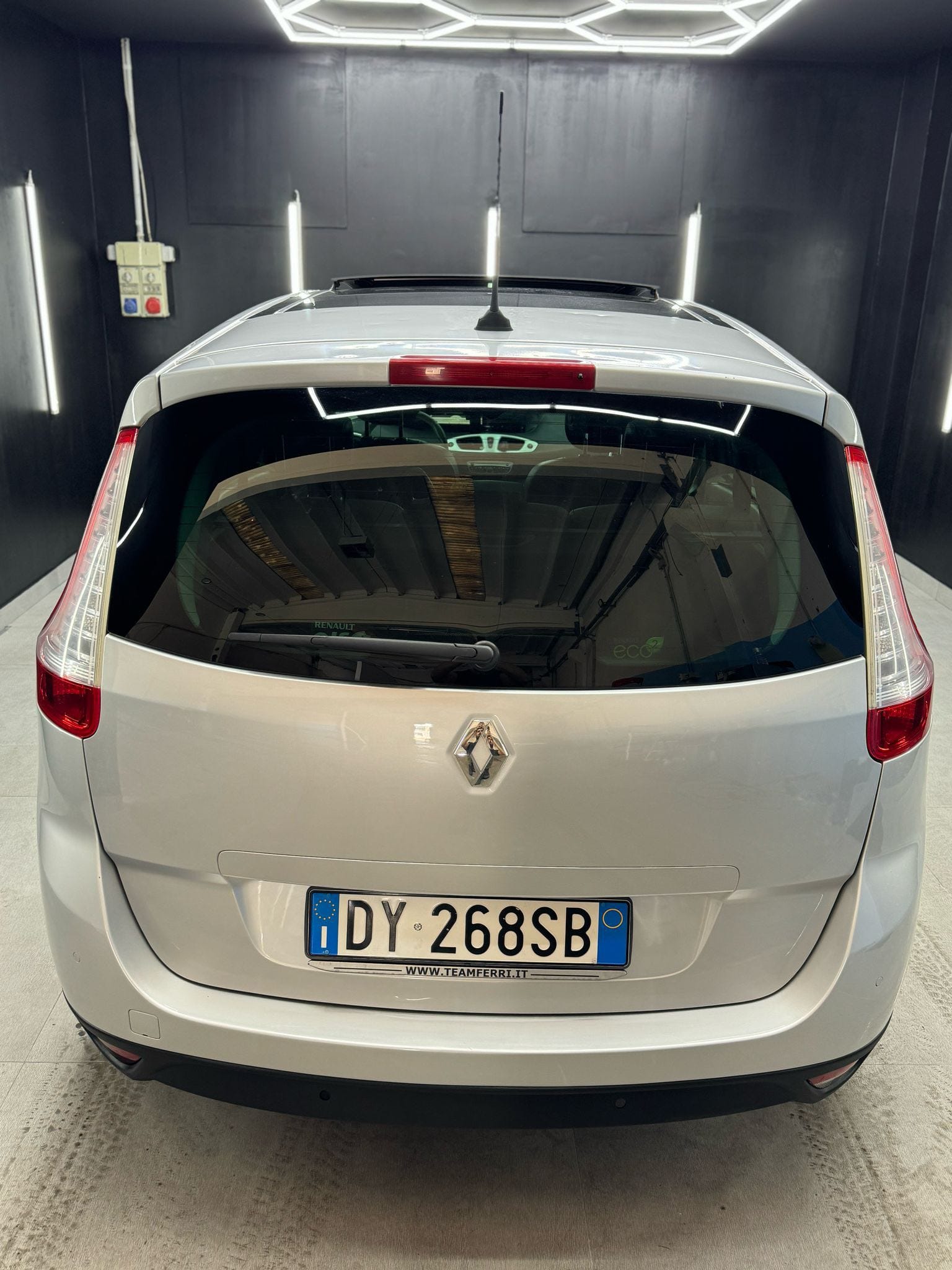 
RENAULT SCENIC 1.9 dCi 130CV Luxe 2009 full									
