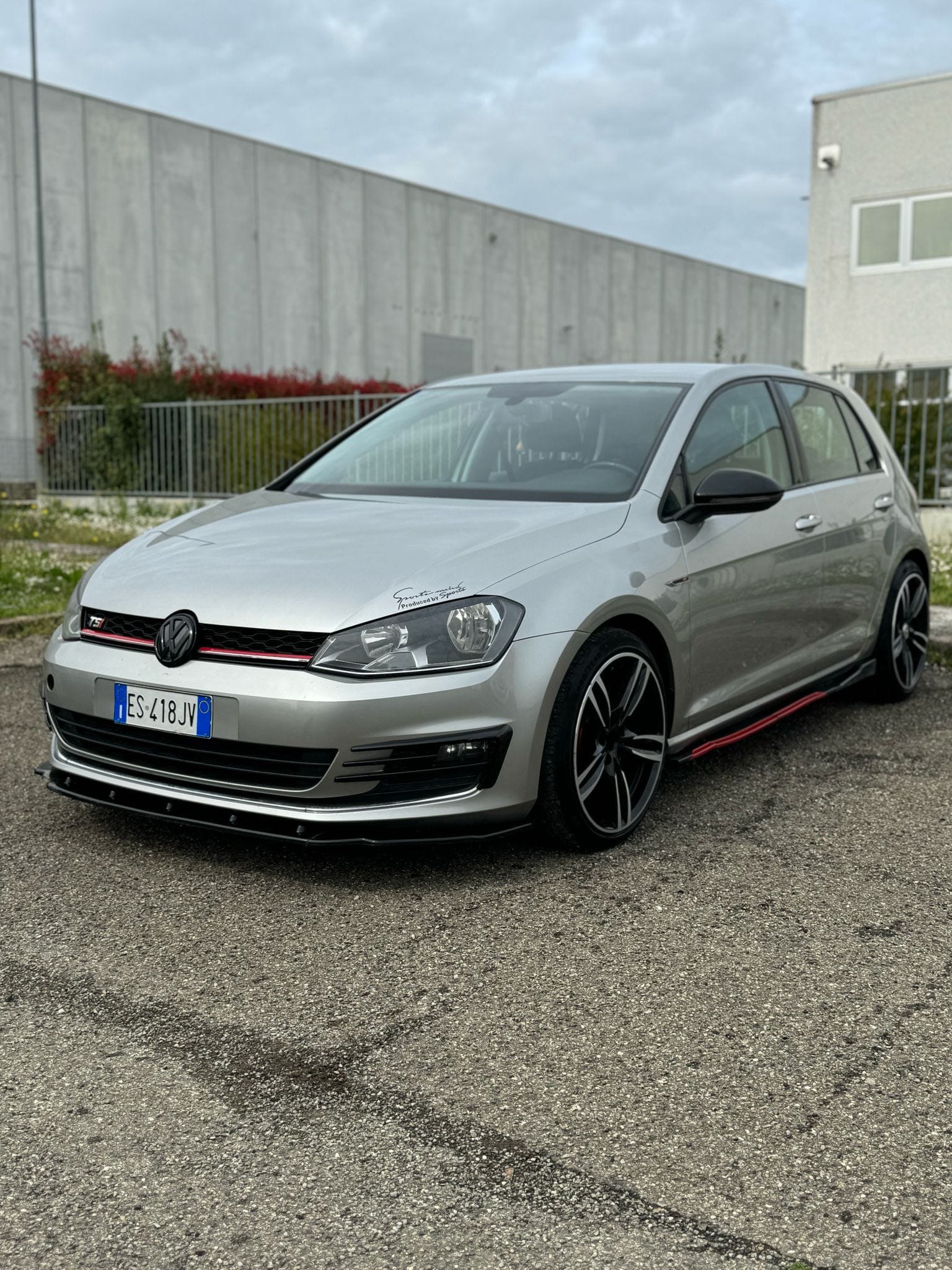 
VOLKSWAGENGOLF Business 1.4 TSI 5P Highline BlueMotion Technology2013 full									