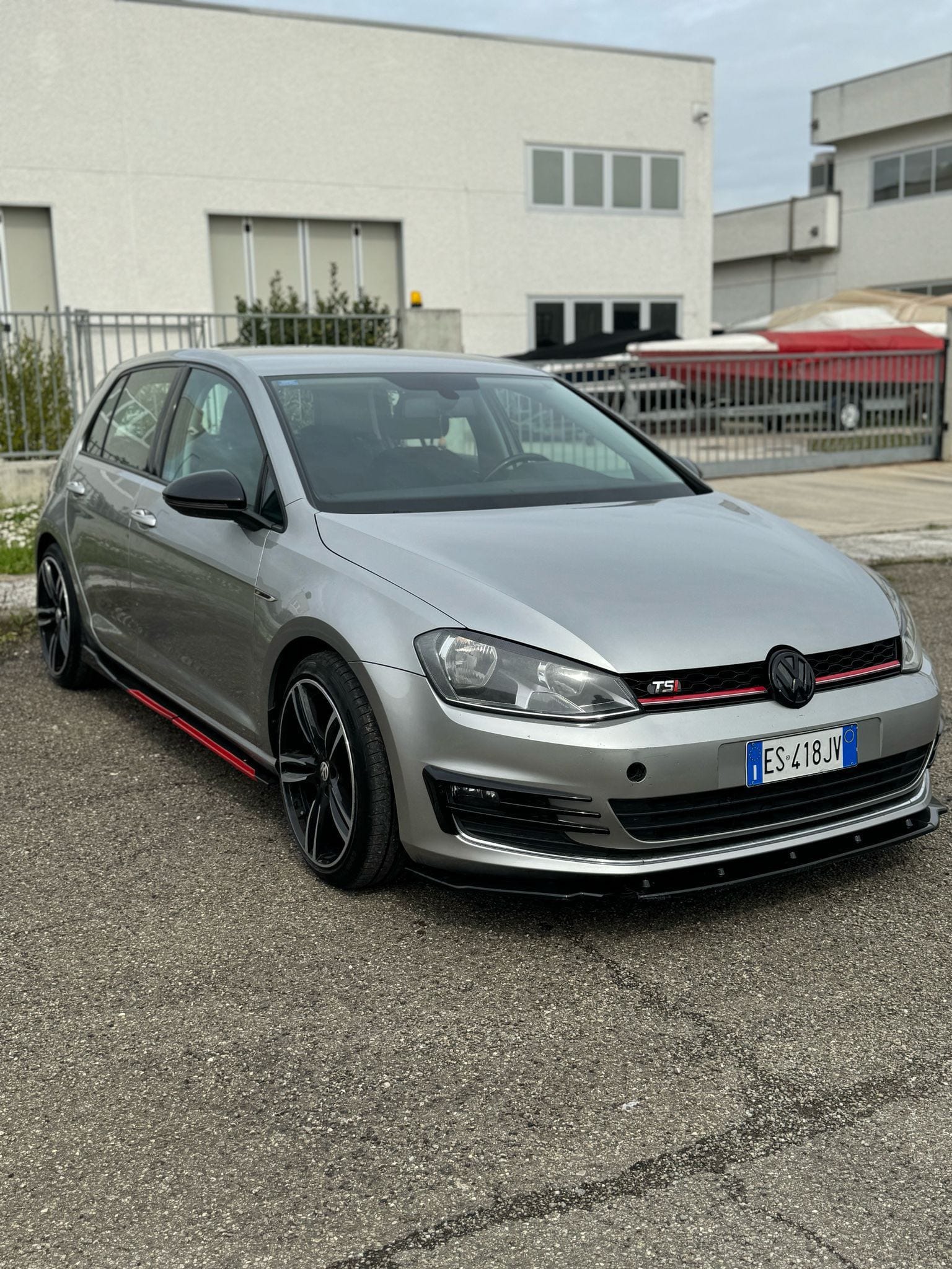 
VOLKSWAGENGOLF Business 1.4 TSI 5P Highline BlueMotion Technology2013 full									