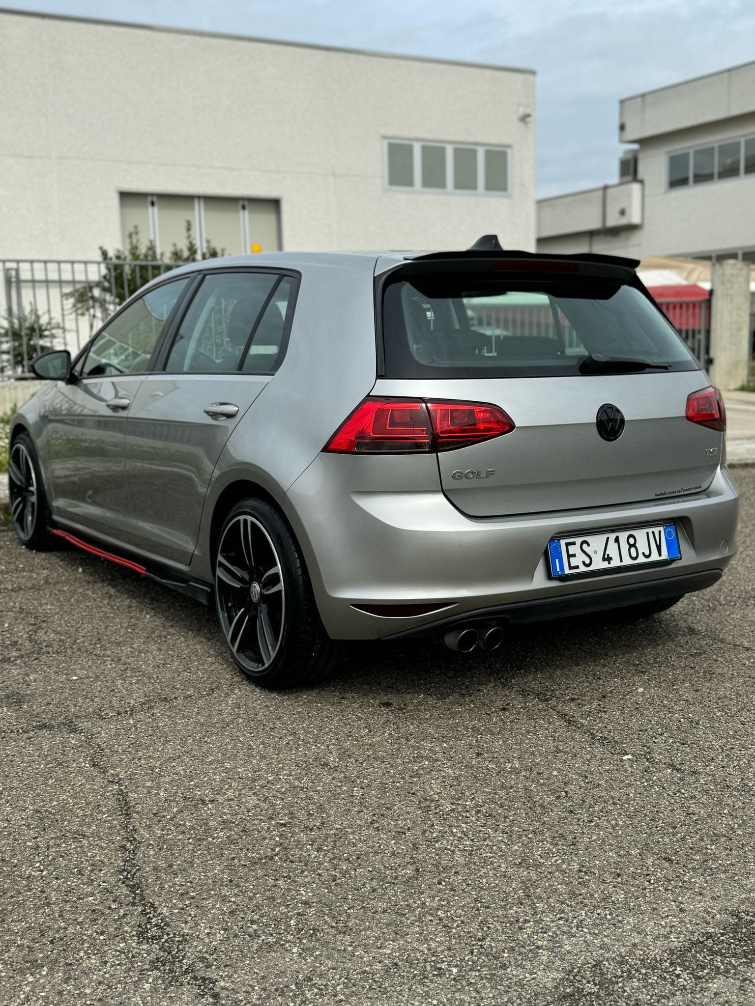 
VOLKSWAGENGOLF Business 1.4 TSI 5P Highline BlueMotion Technology2013 full									