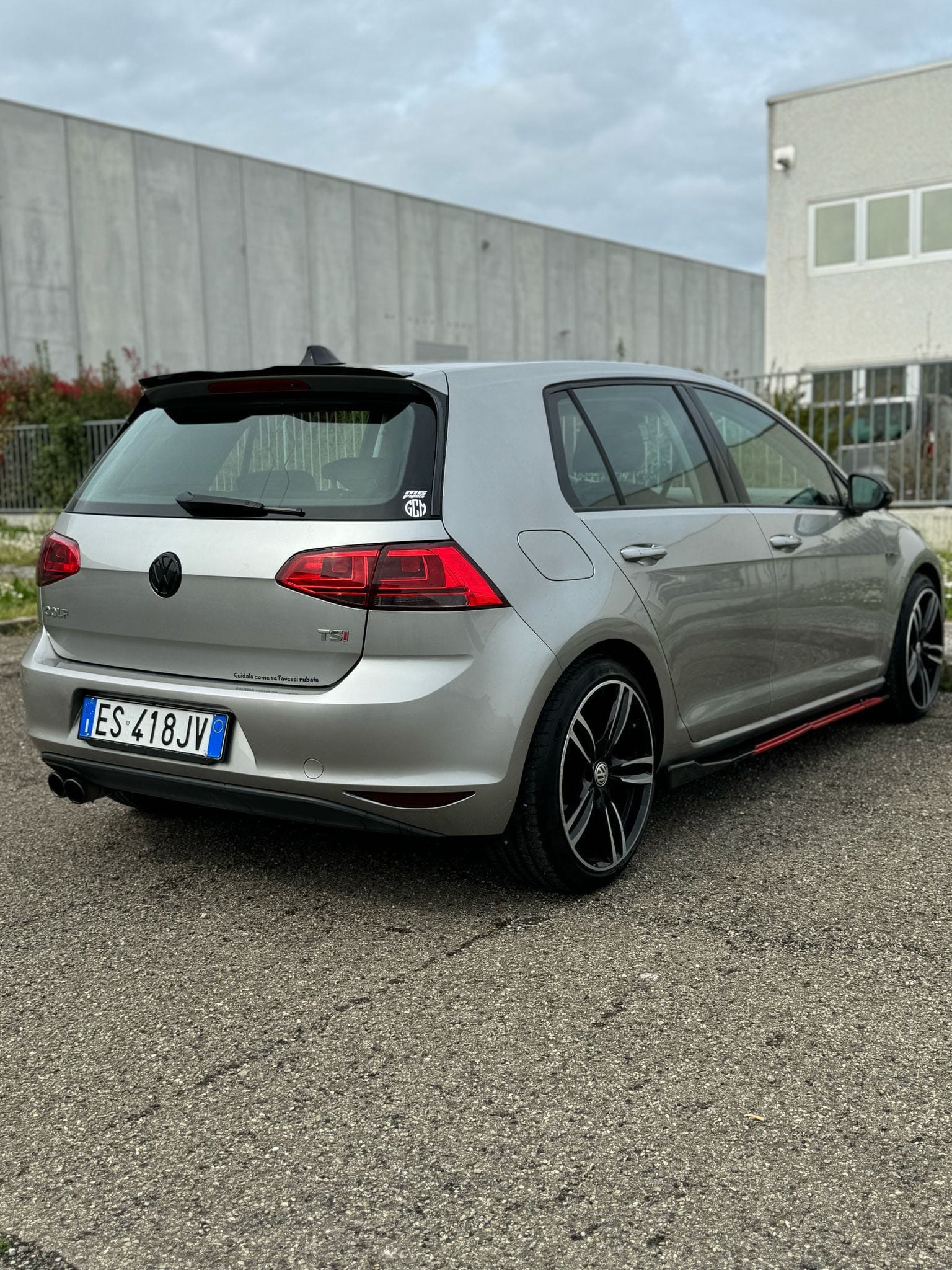 
VOLKSWAGENGOLF Business 1.4 TSI 5P Highline BlueMotion Technology2013 full									