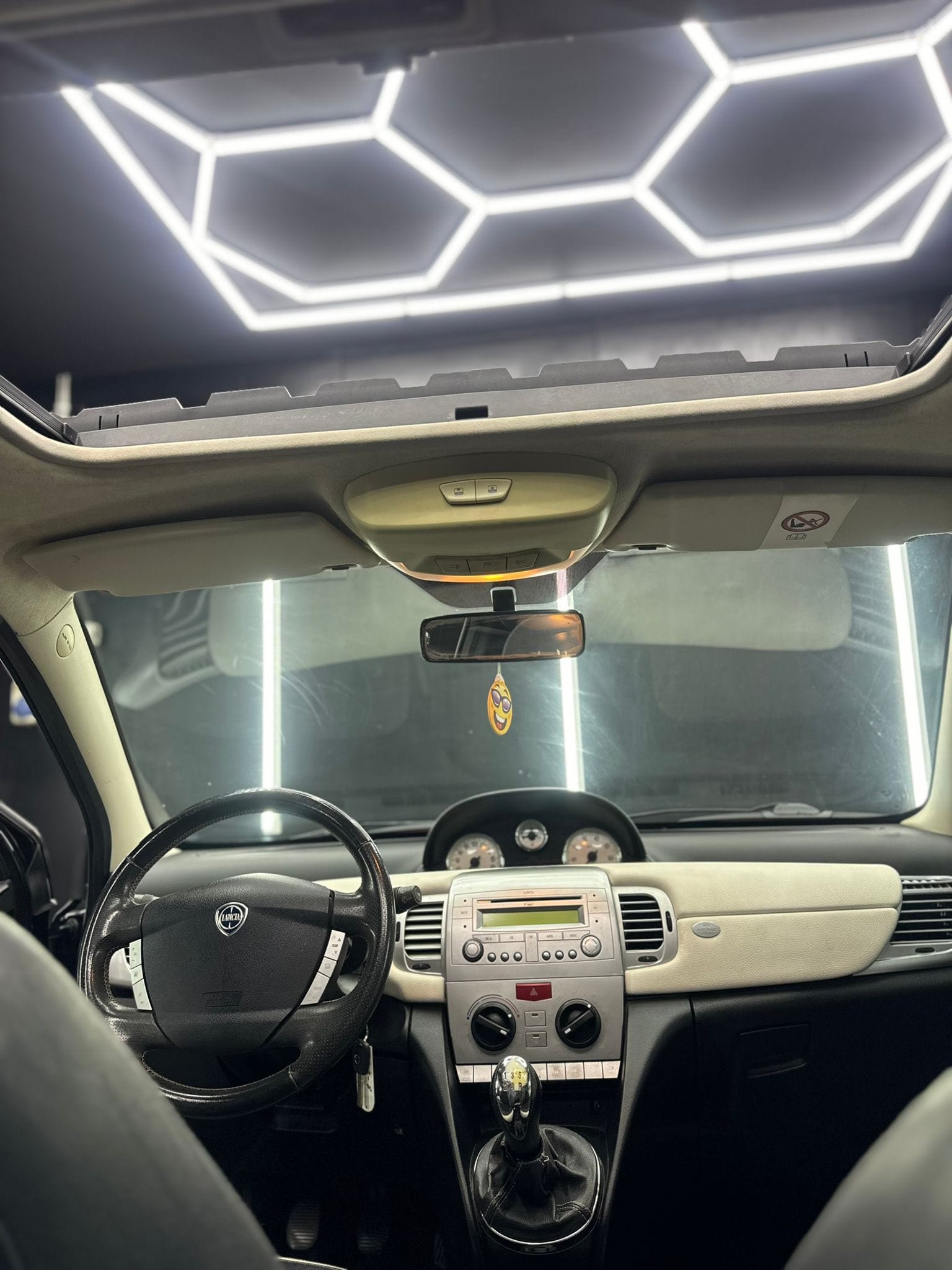 
LANCIAYPSILON 1.3 MJT 75 CV Platinum2011 full									