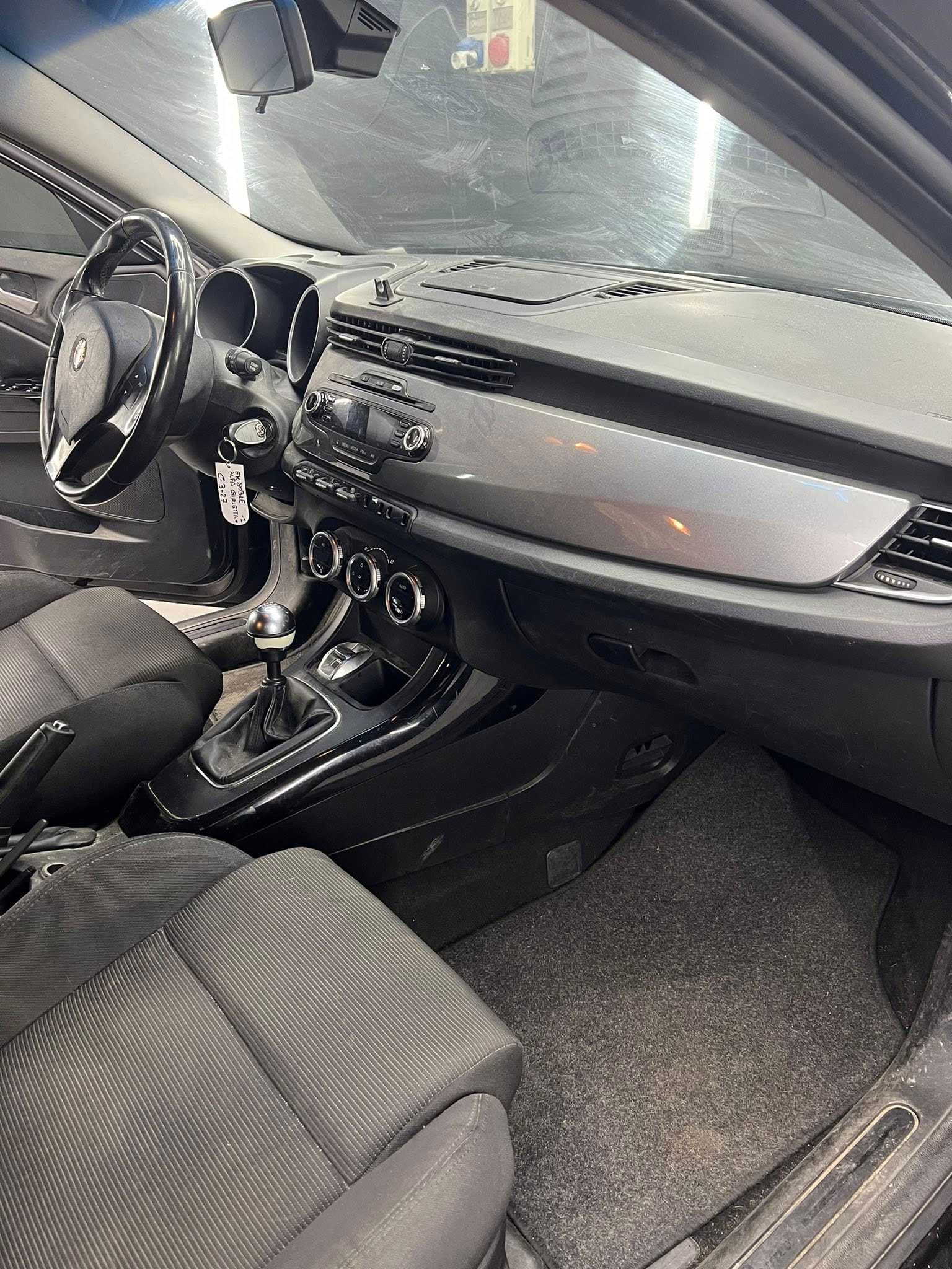 
ALFA ROMEOGIULIETTA 1.6 JTDm-2 105 CV Exclusive2012 full									