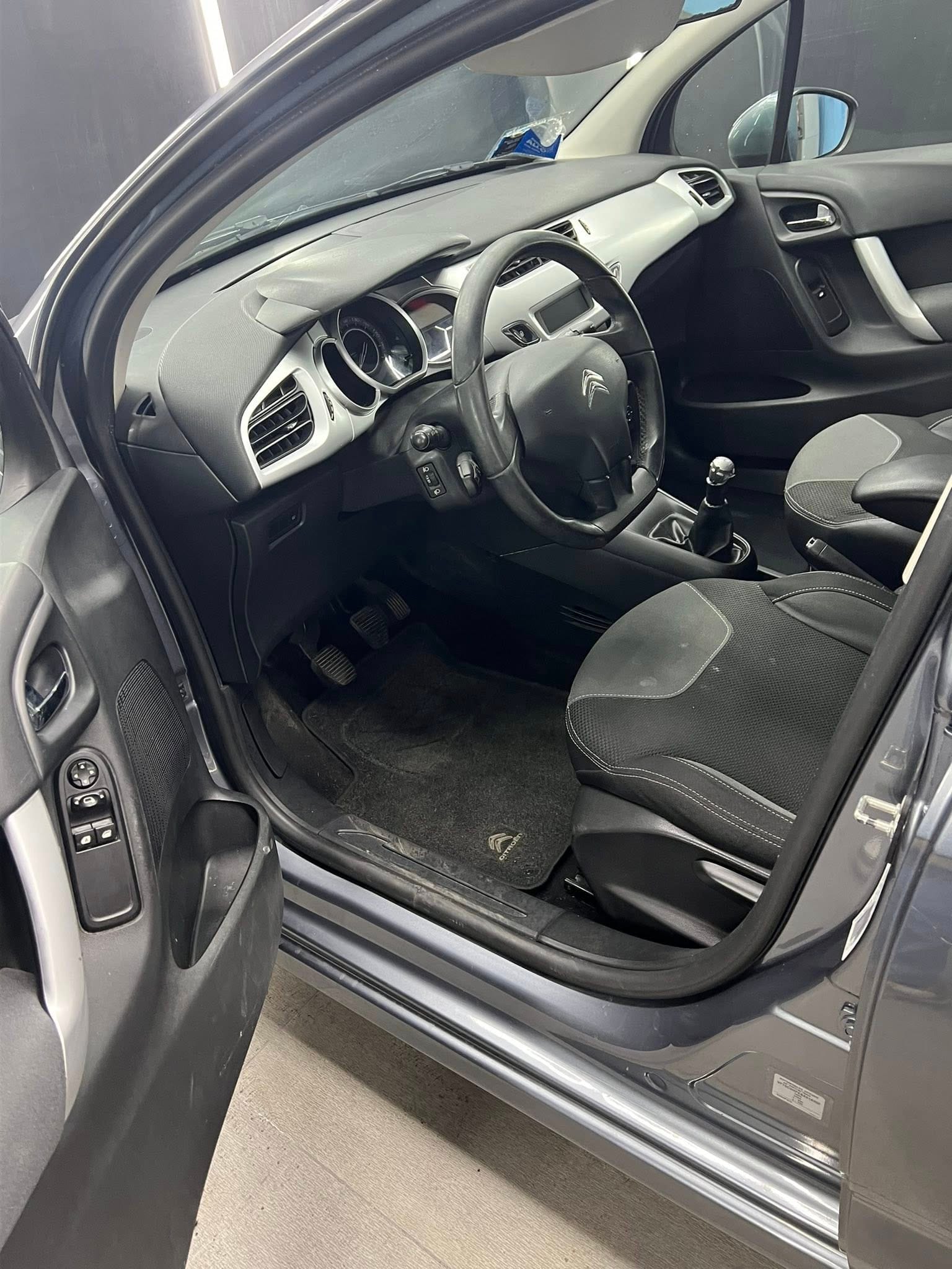 
CITROENC3 1.6 e-HDi 90 airdream Exclusive2011 full									