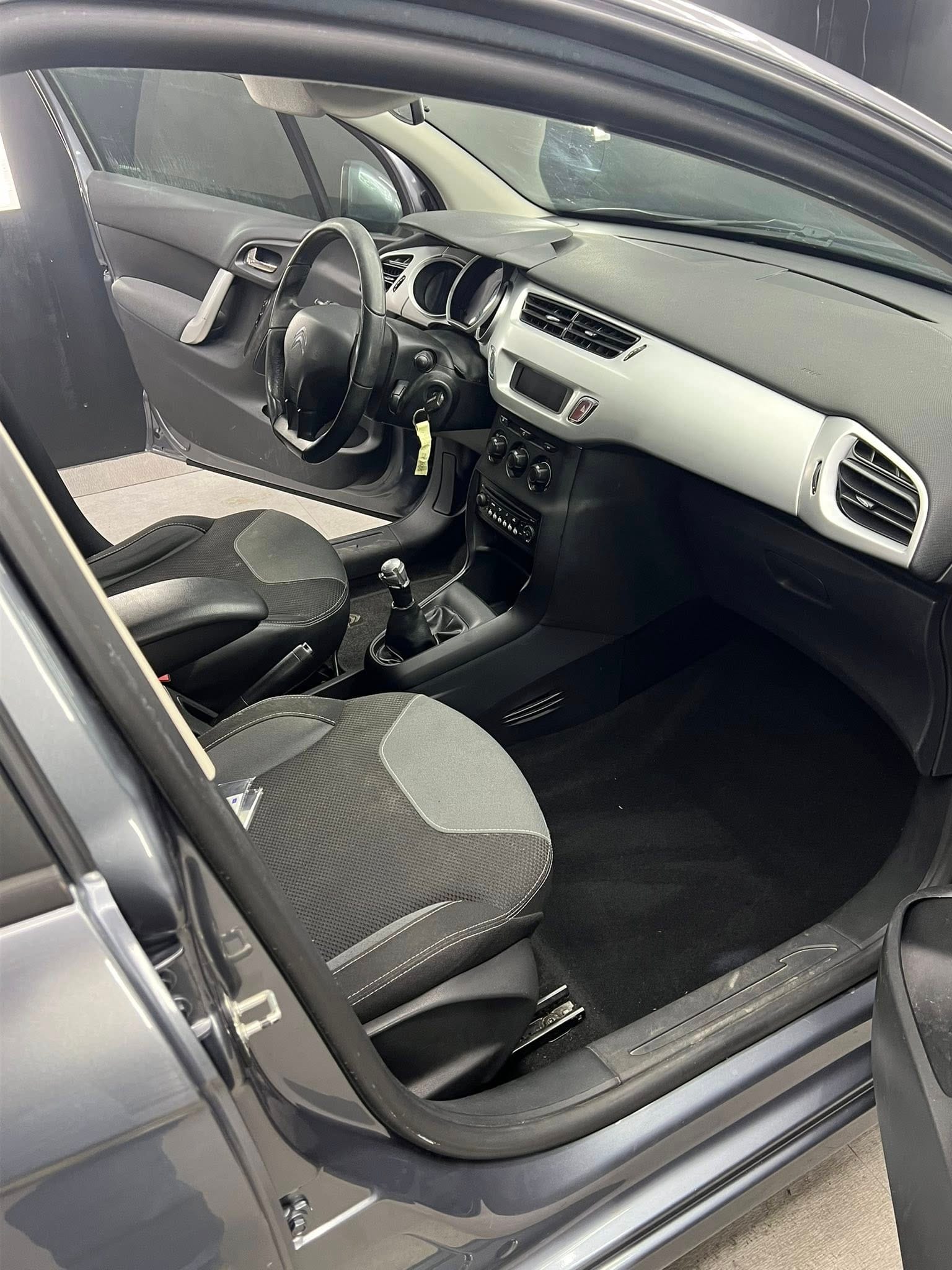 
CITROENC3 1.6 e-HDi 90 airdream Exclusive2011 full									