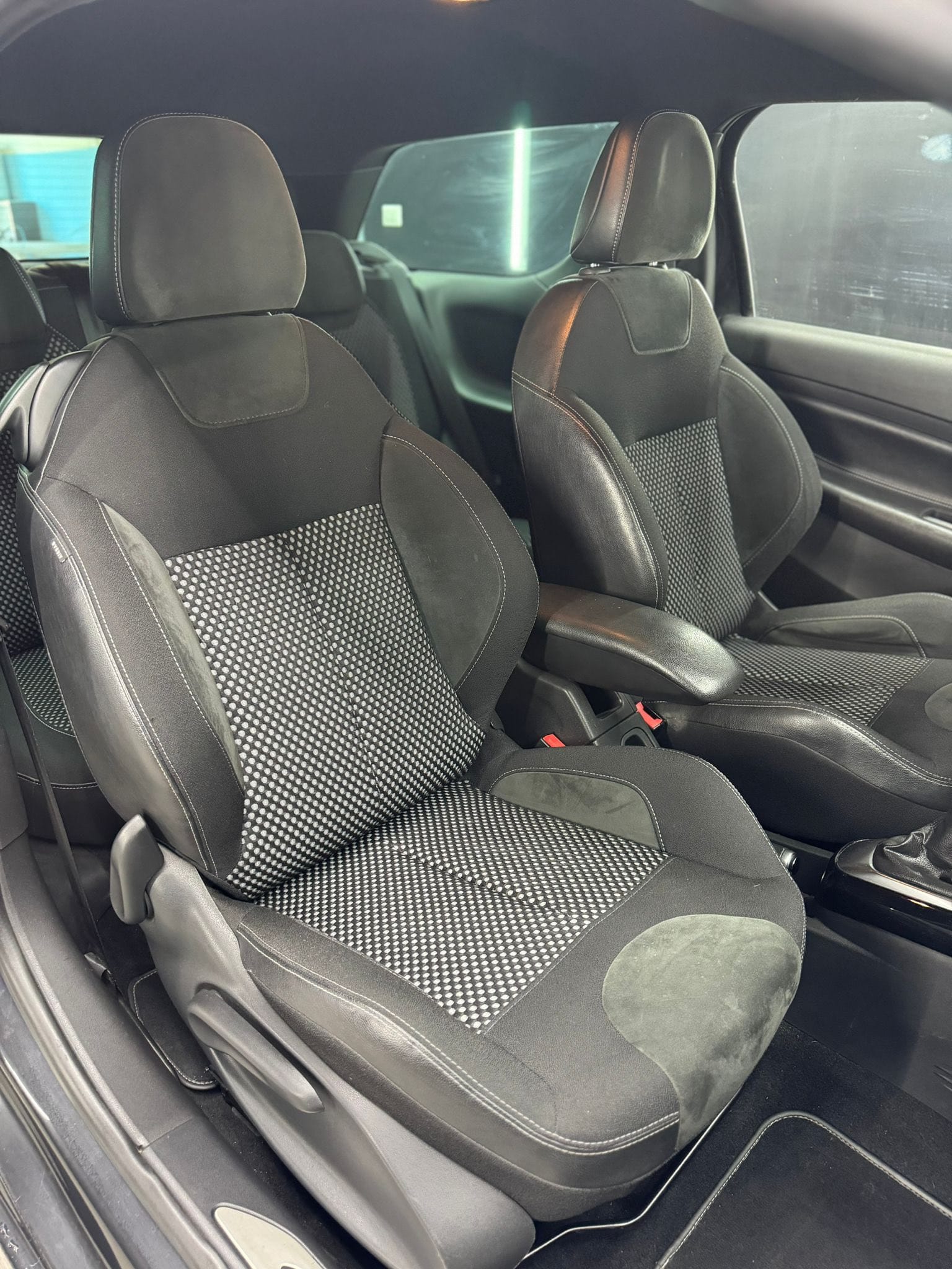 
CITROENDS 3 1.6 THP 155 Just Black2018 full									