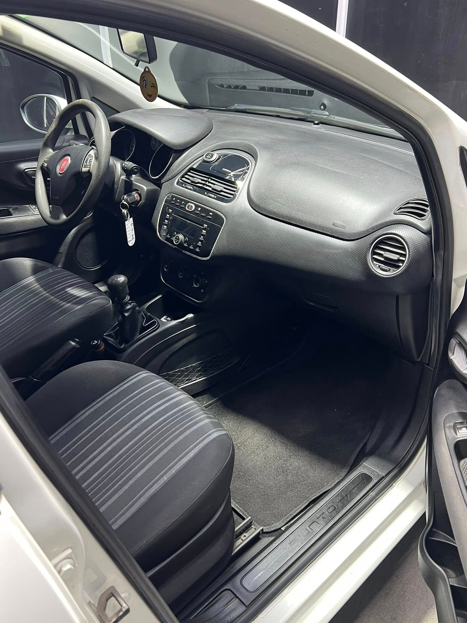 
FIAT PUNTO Evo 1.2 5P SeS Dynamic 2011 full									
