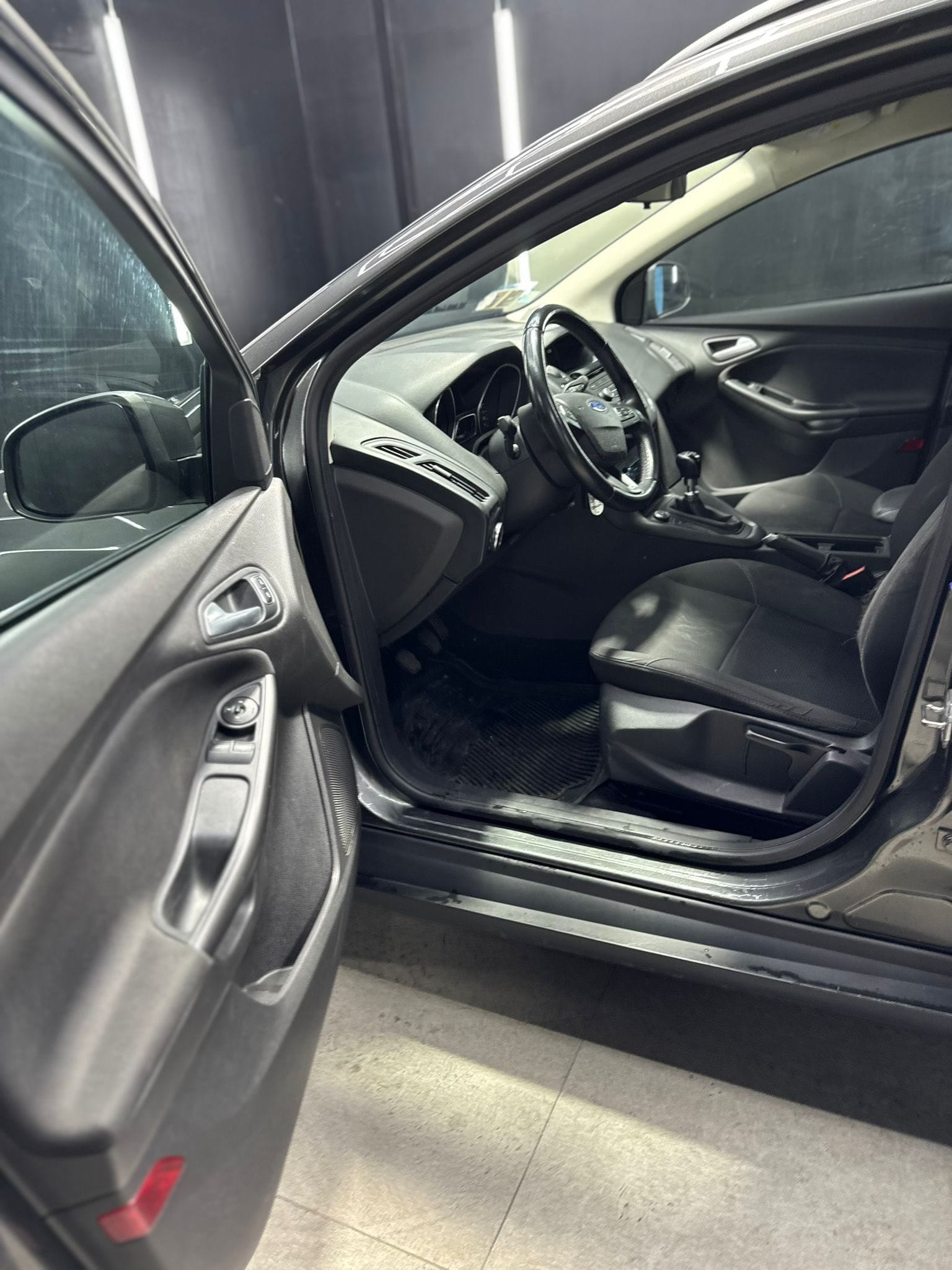 
FORDFOCUS 1.5 TDCi 120 CV StarteStop SW Titanium X2015 full									