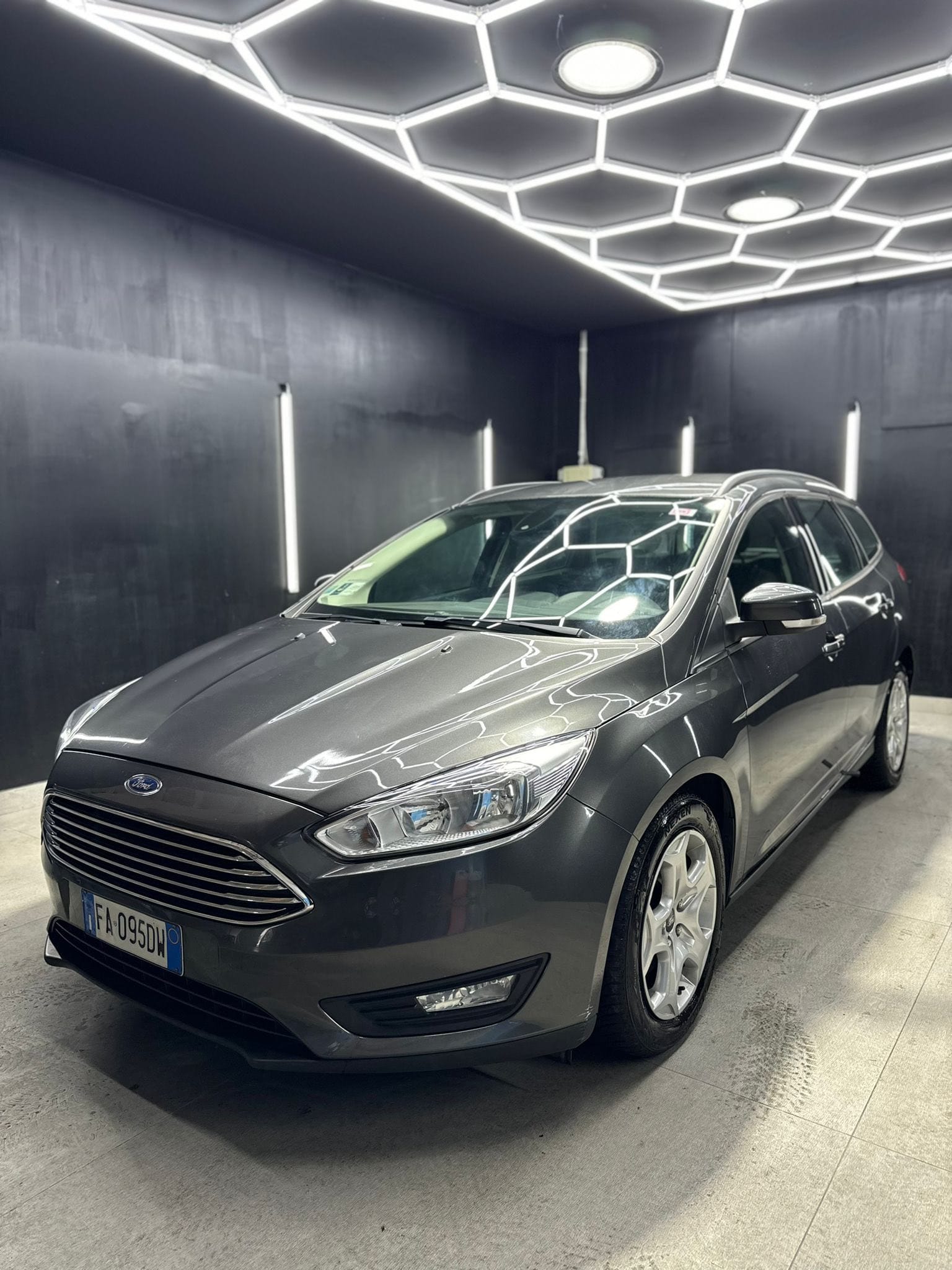
FORDFOCUS 1.5 TDCi 120 CV StarteStop SW Titanium X2015 full									