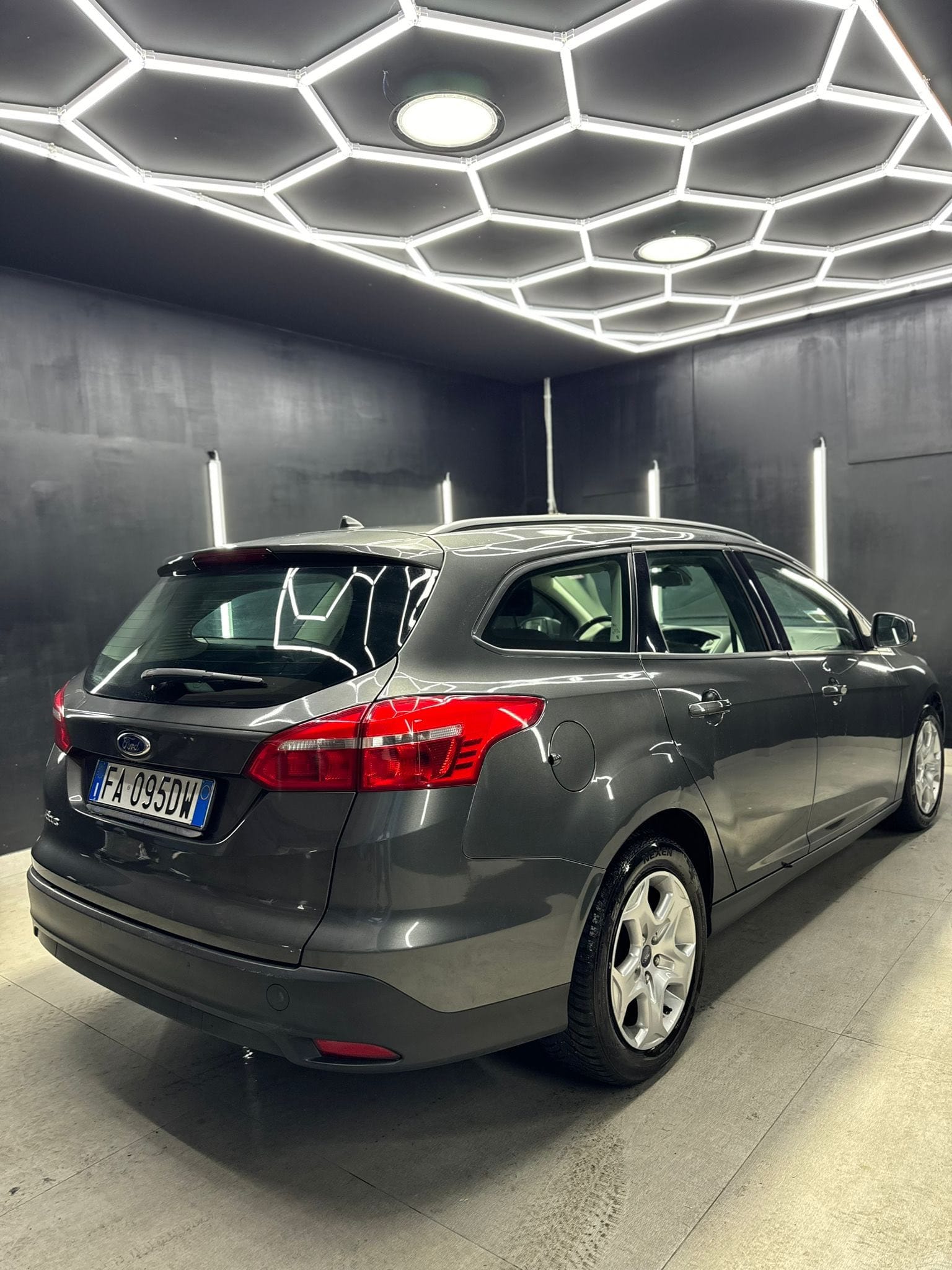 
FORDFOCUS 1.5 TDCi 120 CV StarteStop SW Titanium X2015 full									