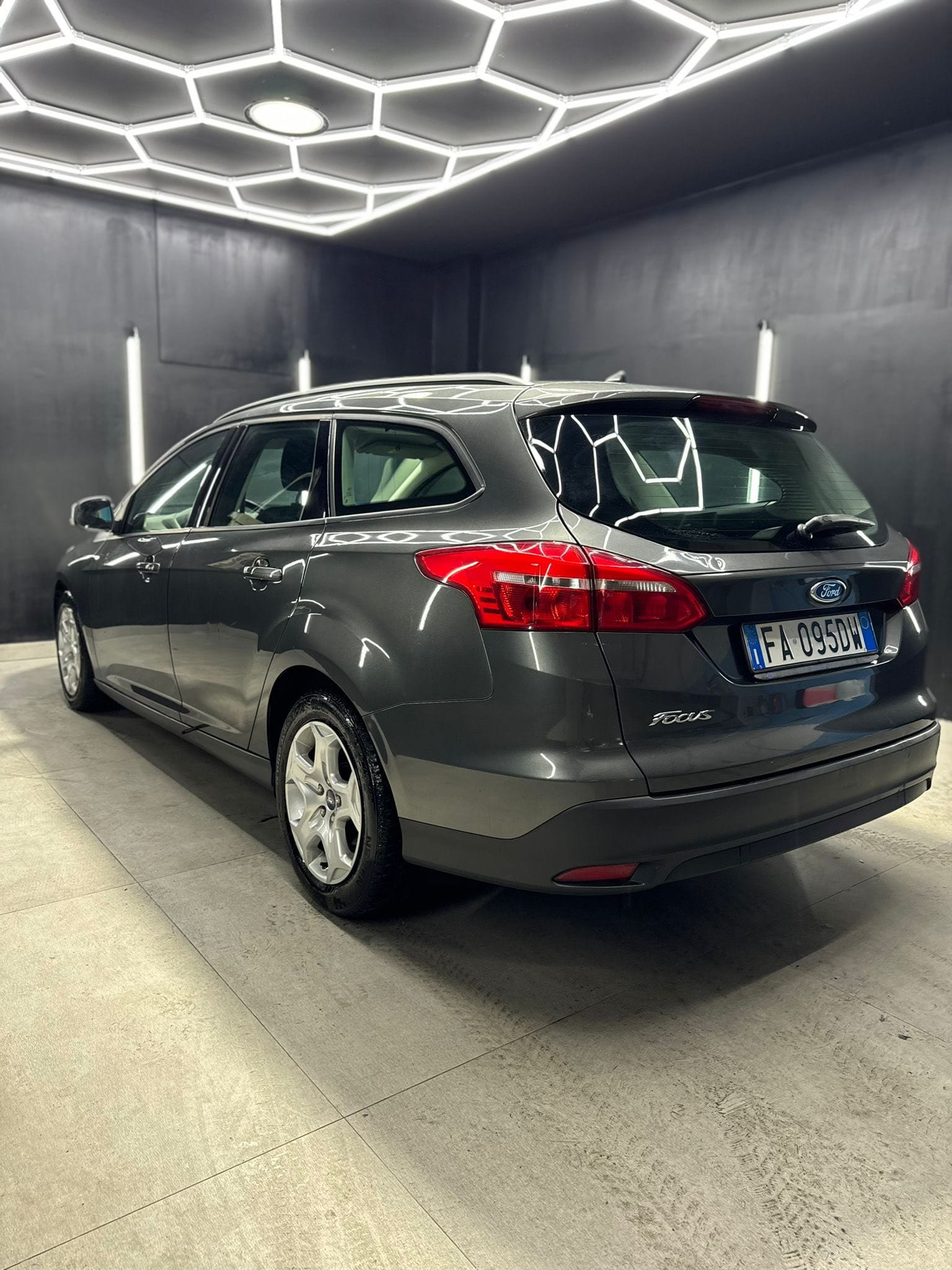 
FORDFOCUS 1.5 TDCi 120 CV StarteStop SW Titanium X2015 full									
