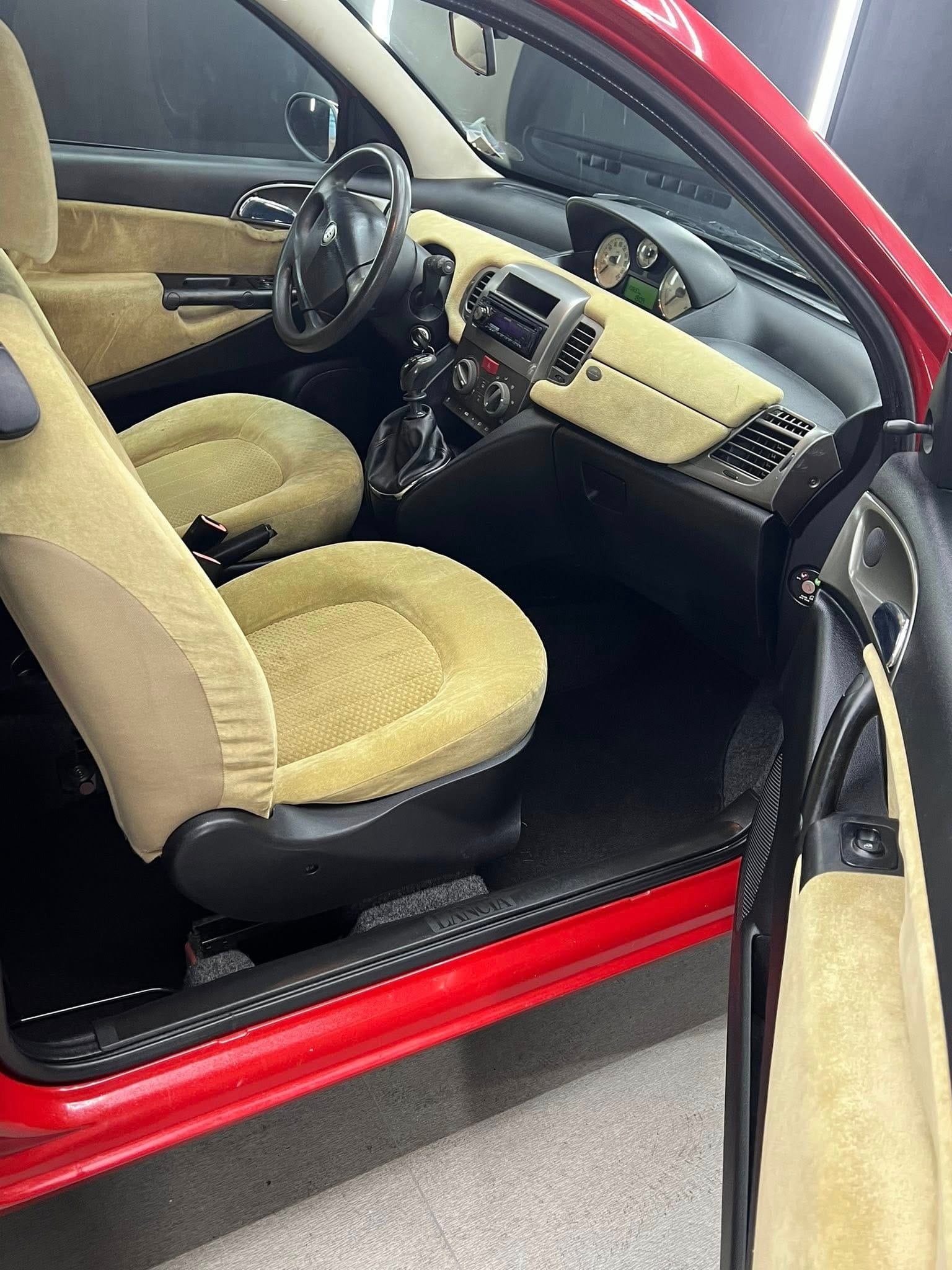 
LANCIA YPSILON 1.2 Oro full									