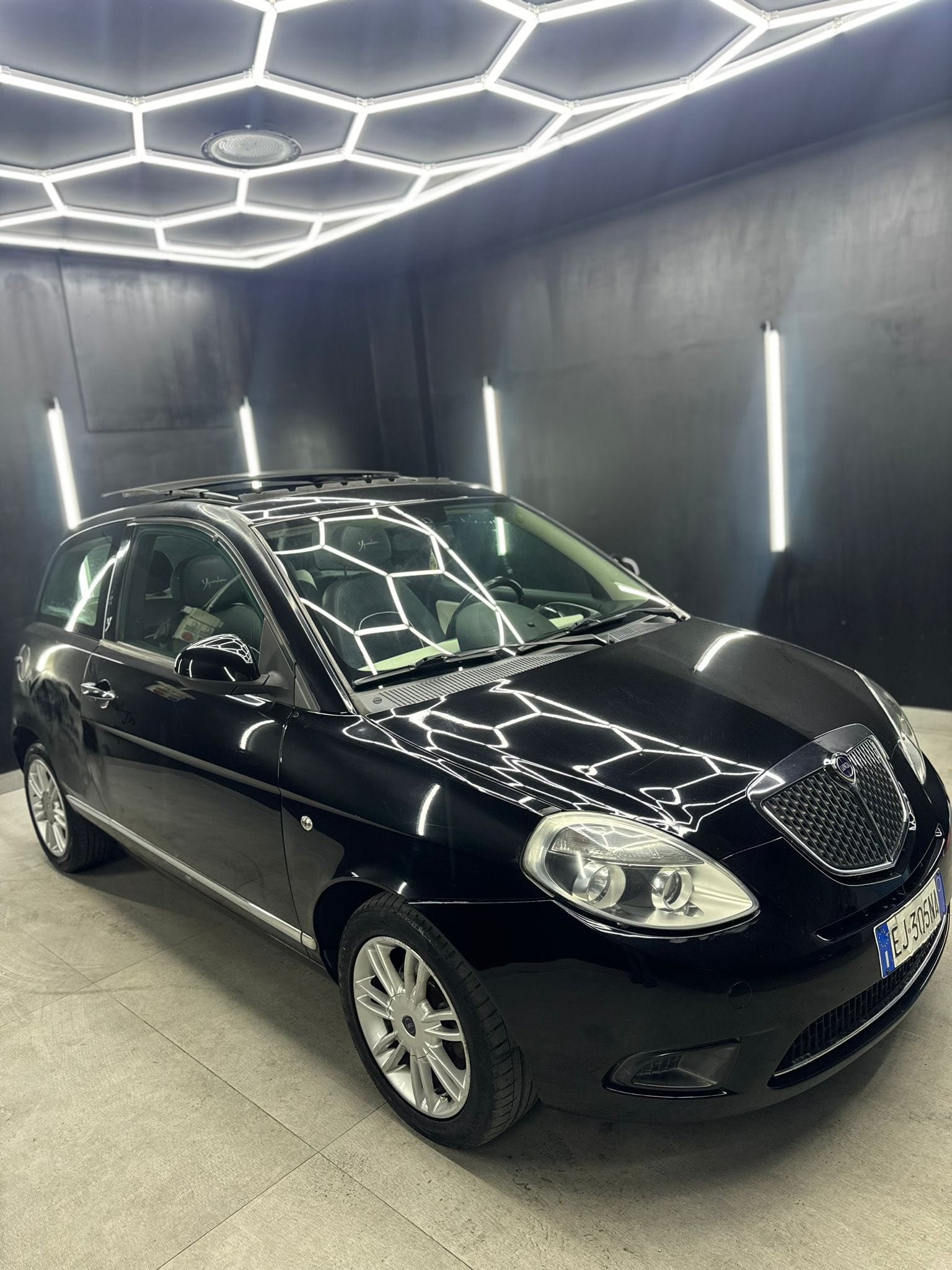 
LANCIAYPSILON 1.3 MJT 75 CV Platinum2011 full									