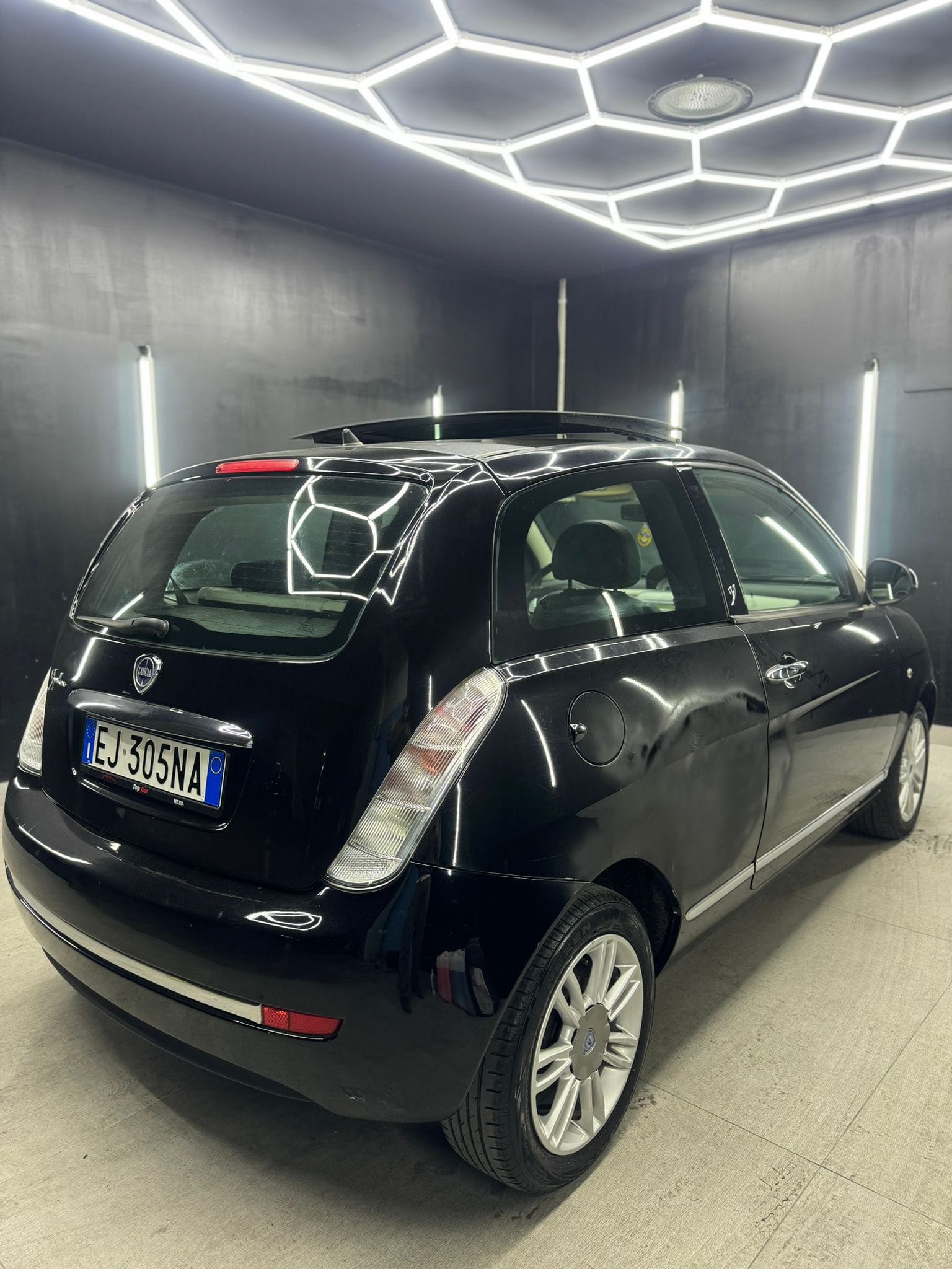 
LANCIAYPSILON 1.3 MJT 75 CV Platinum2011 full									