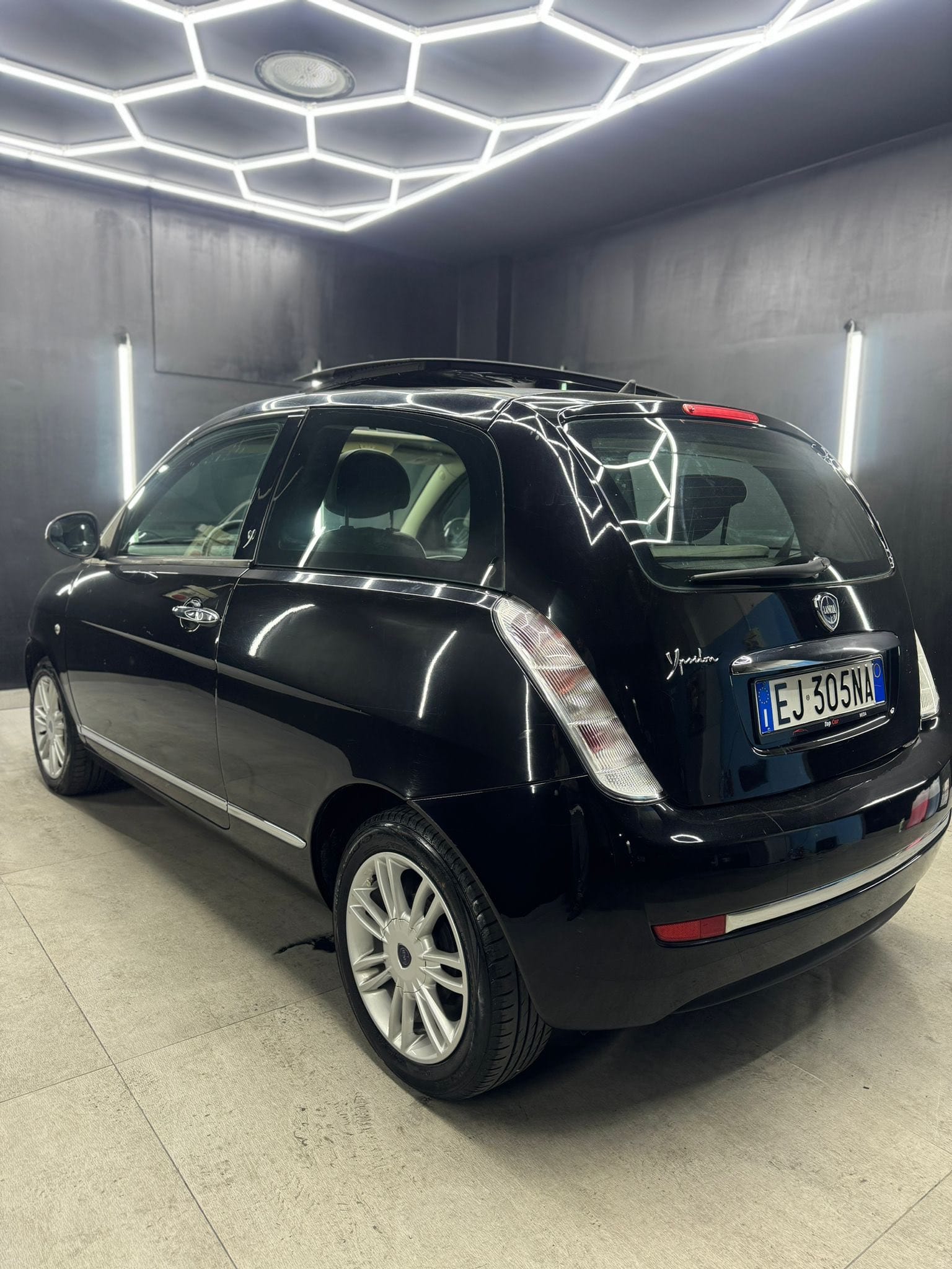 
LANCIAYPSILON 1.3 MJT 75 CV Platinum2011 full									