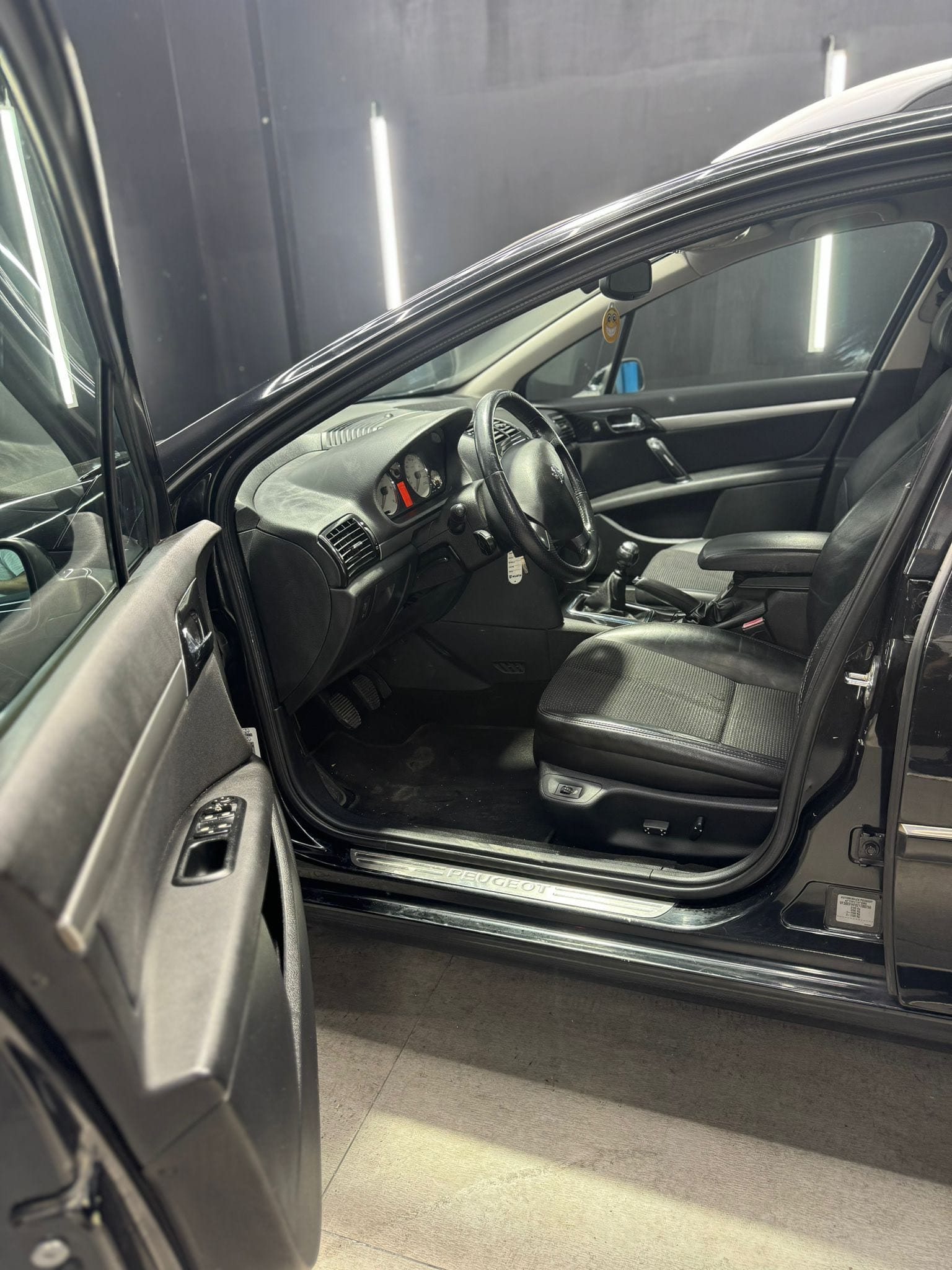 
PEUGEOT407 2.0 HDi SW Ciel Feline (int. Pelle)2009 full									