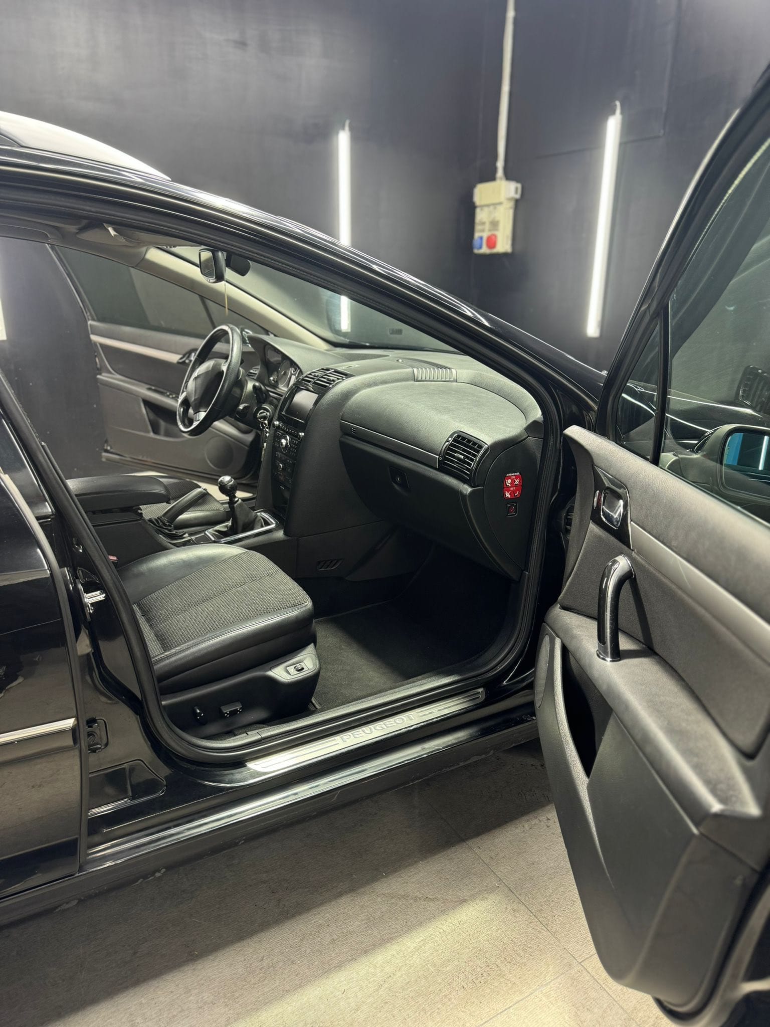 
PEUGEOT407 2.0 HDi SW Ciel Feline (int. Pelle)2009 full									