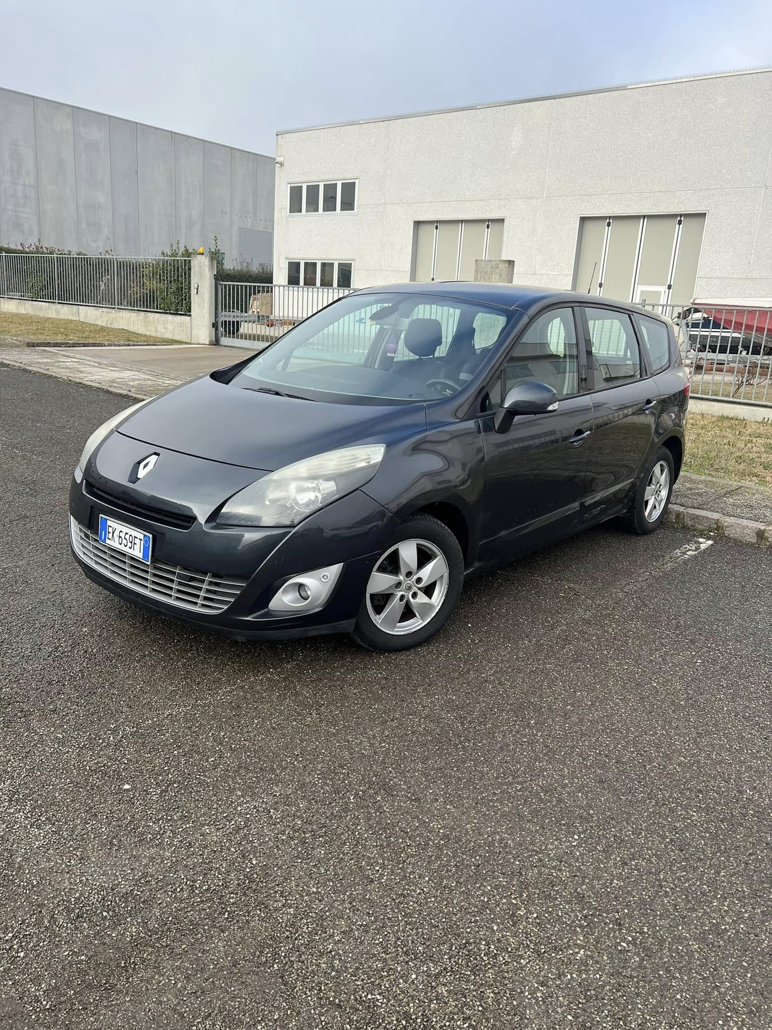 
RENAULTSCENIC 1.5 dCi 110CV Luxe2011 full									