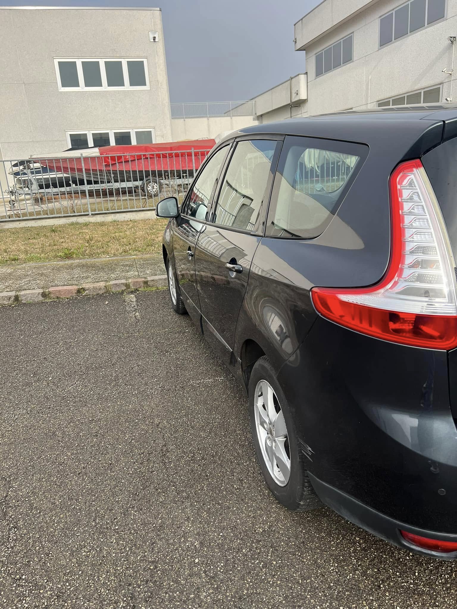 
RENAULTSCENIC 1.5 dCi 110CV Luxe2011 full									
