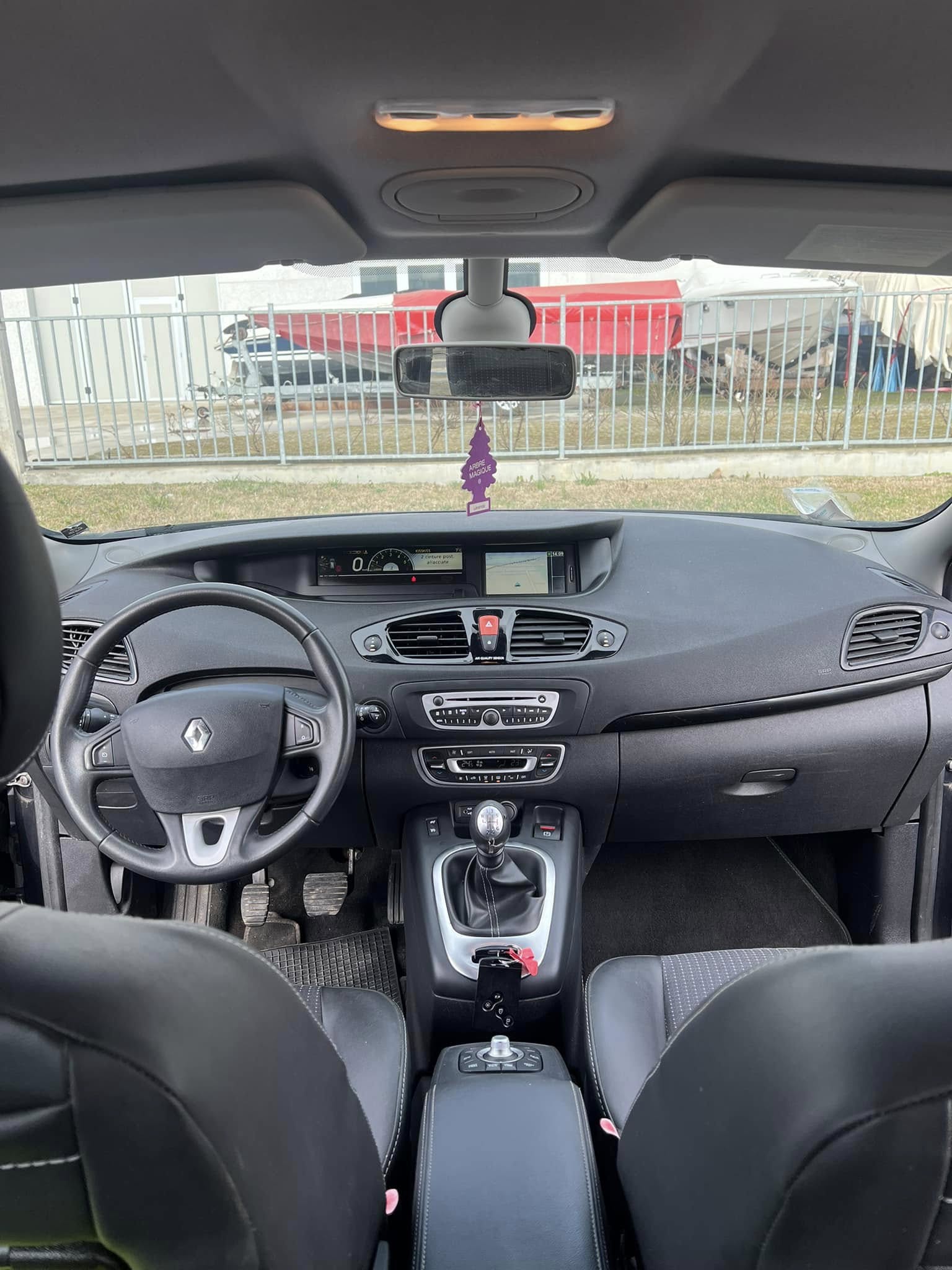 
RENAULTSCENIC 1.5 dCi 110CV Luxe2011 full									